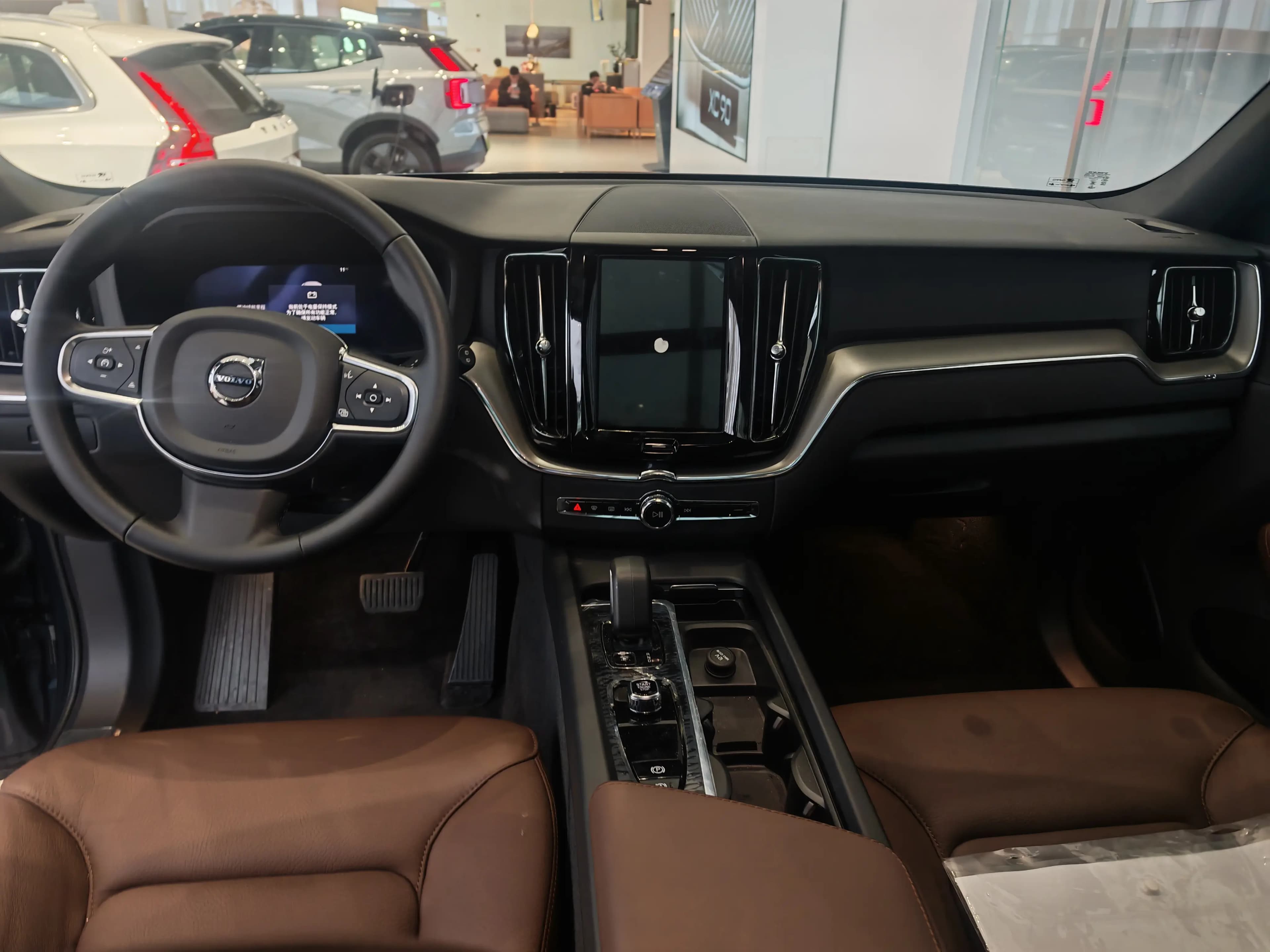 Volvo XC60 2025 г. 3019 км. — фото 15