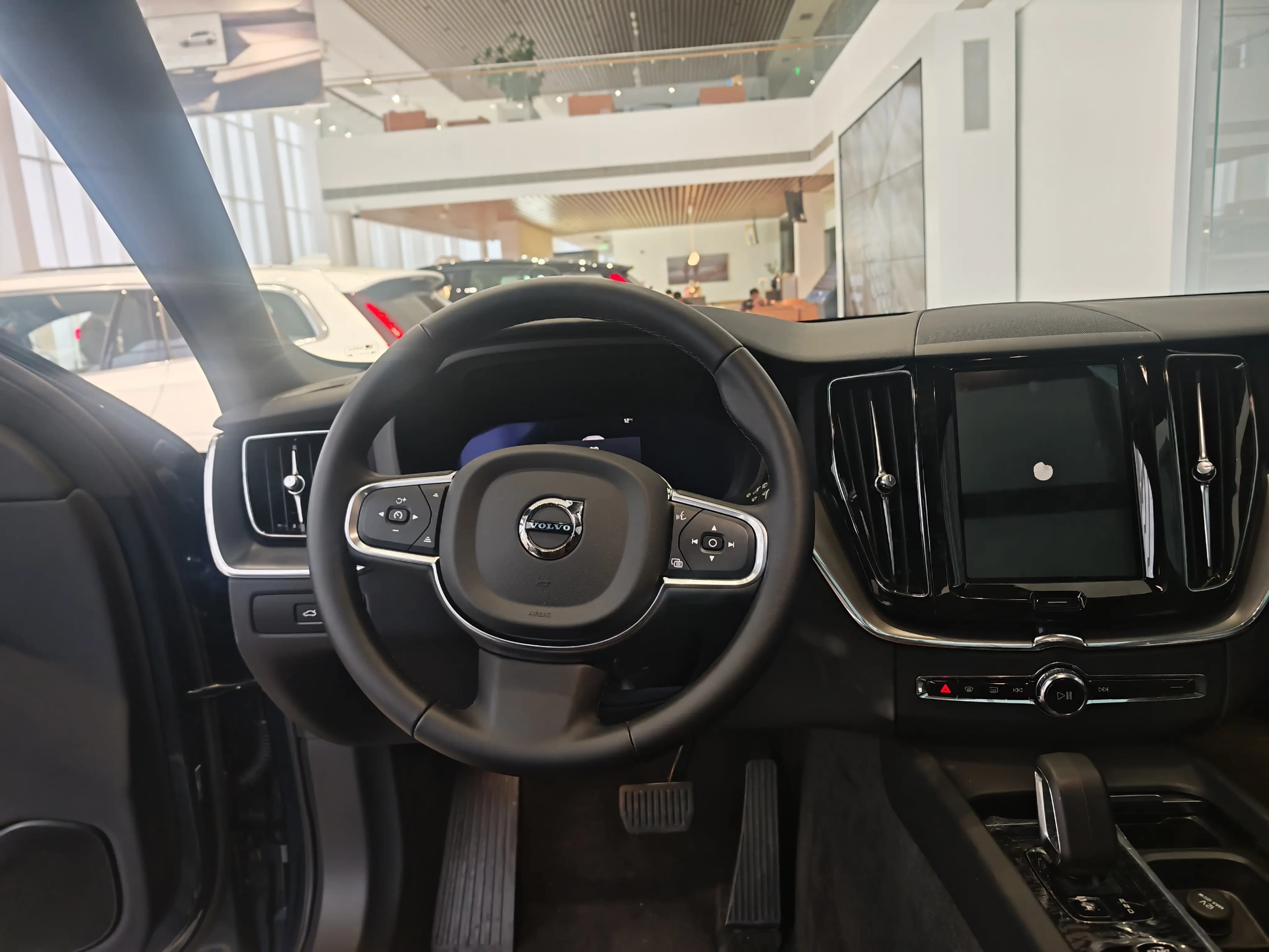 Volvo XC60 2025 г. 3019 км. — фото 16