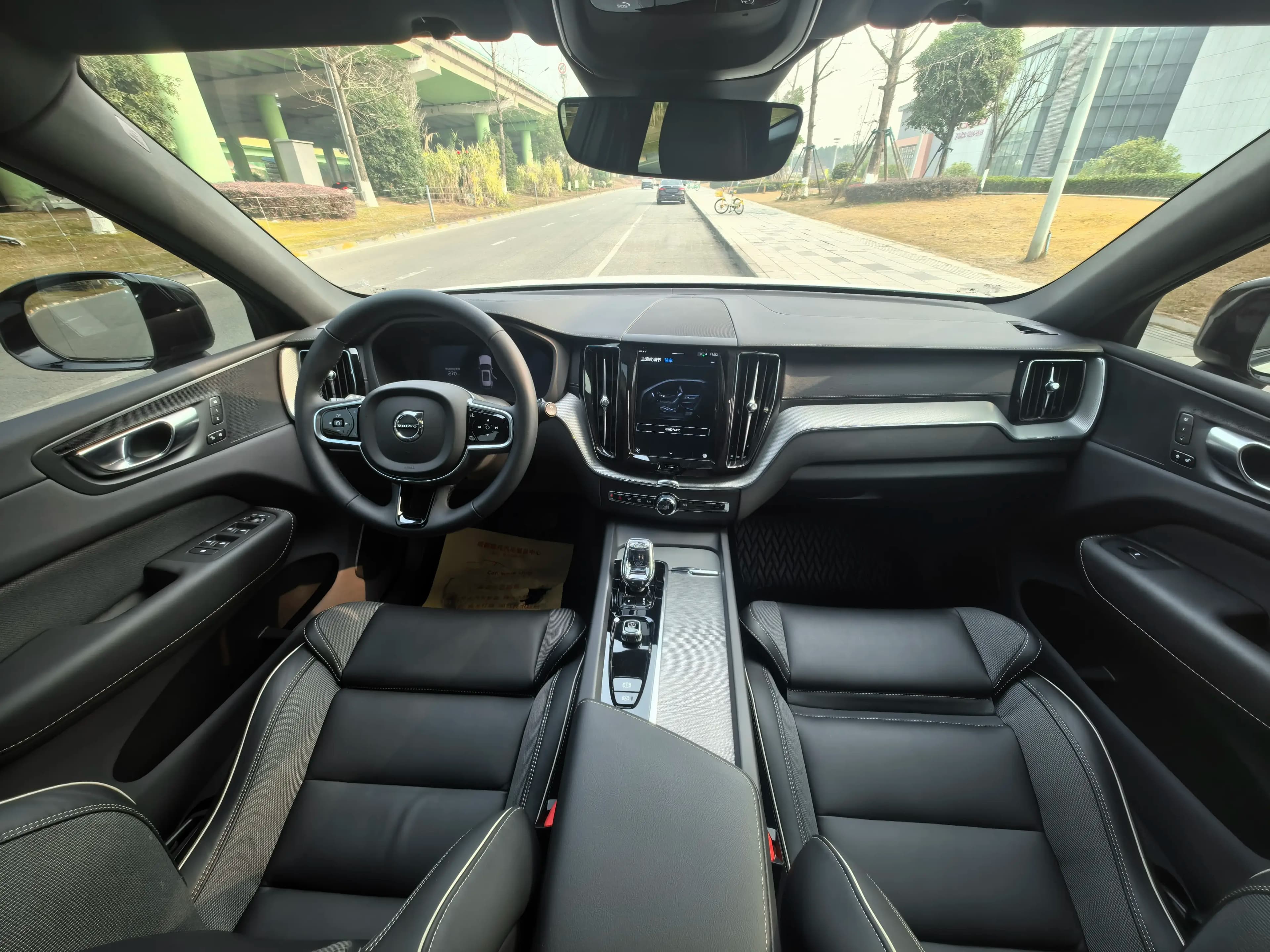 Volvo XC60 2024 г. 15020 км. — фото 12