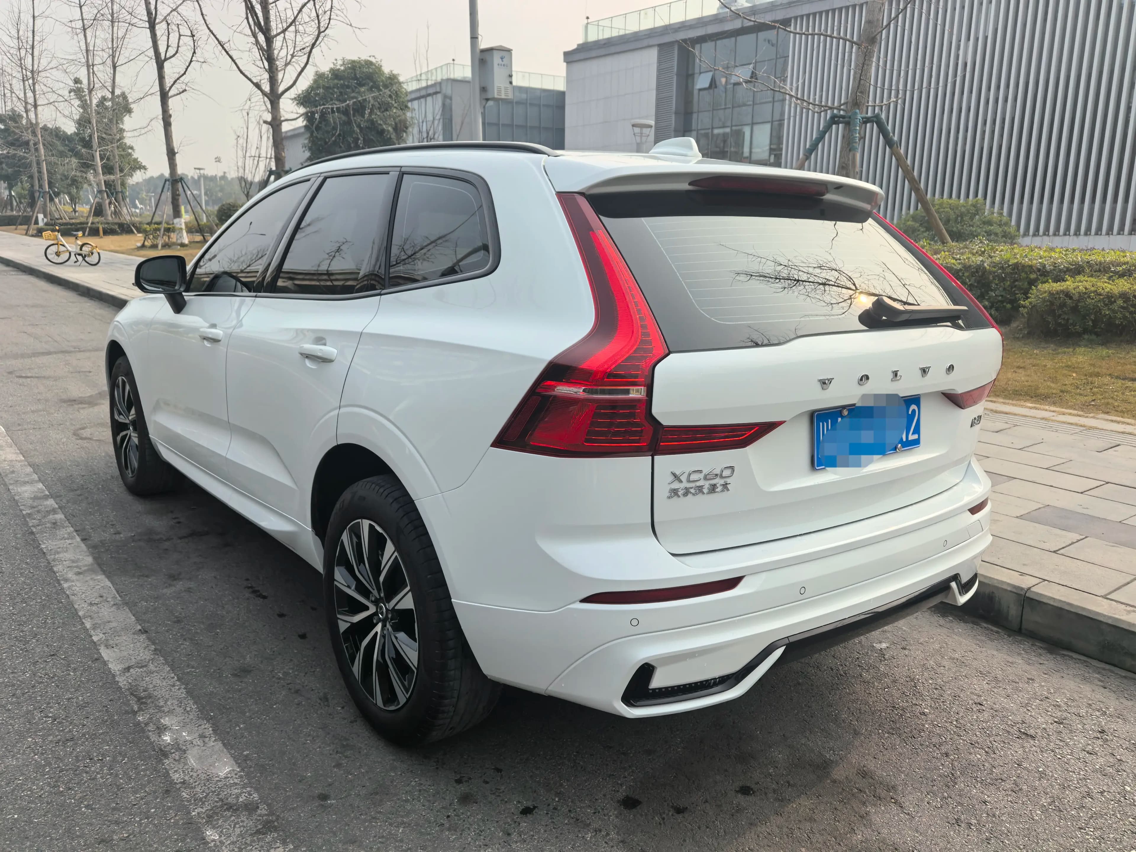 Volvo XC60 2024 г. 15020 км. — фото 4