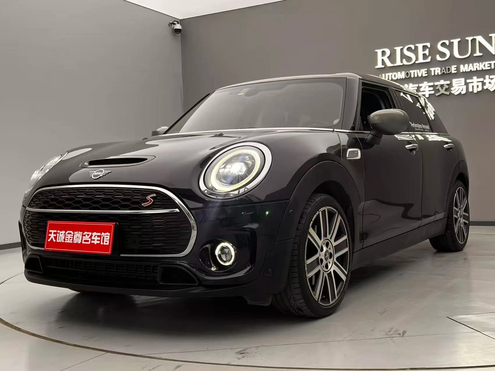 MINI CLUBMAN 2021 г. 80117 км.