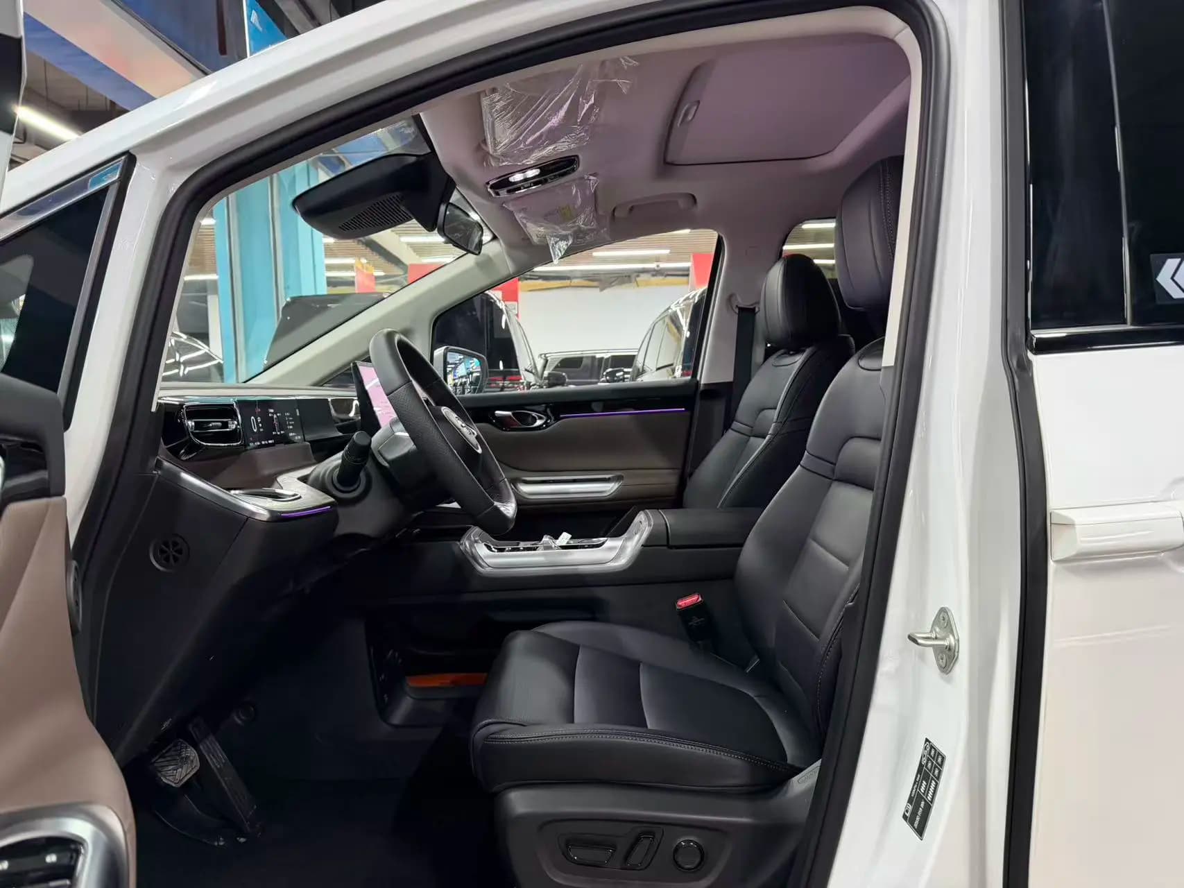 GAC Trumpchi E8 PHEV 2025 г. — фото 8