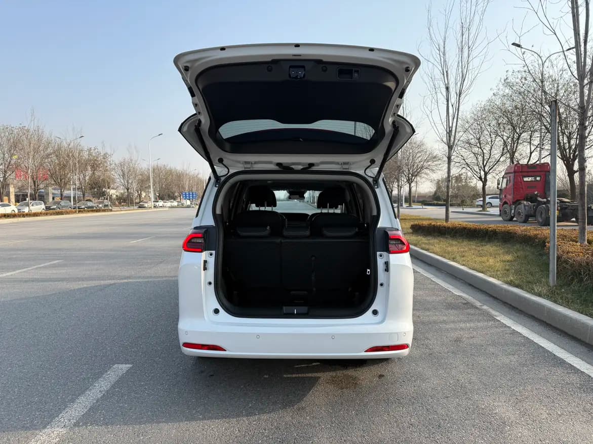 GAC Trumpchi M6 2025 г. 5344 км. — фото 24