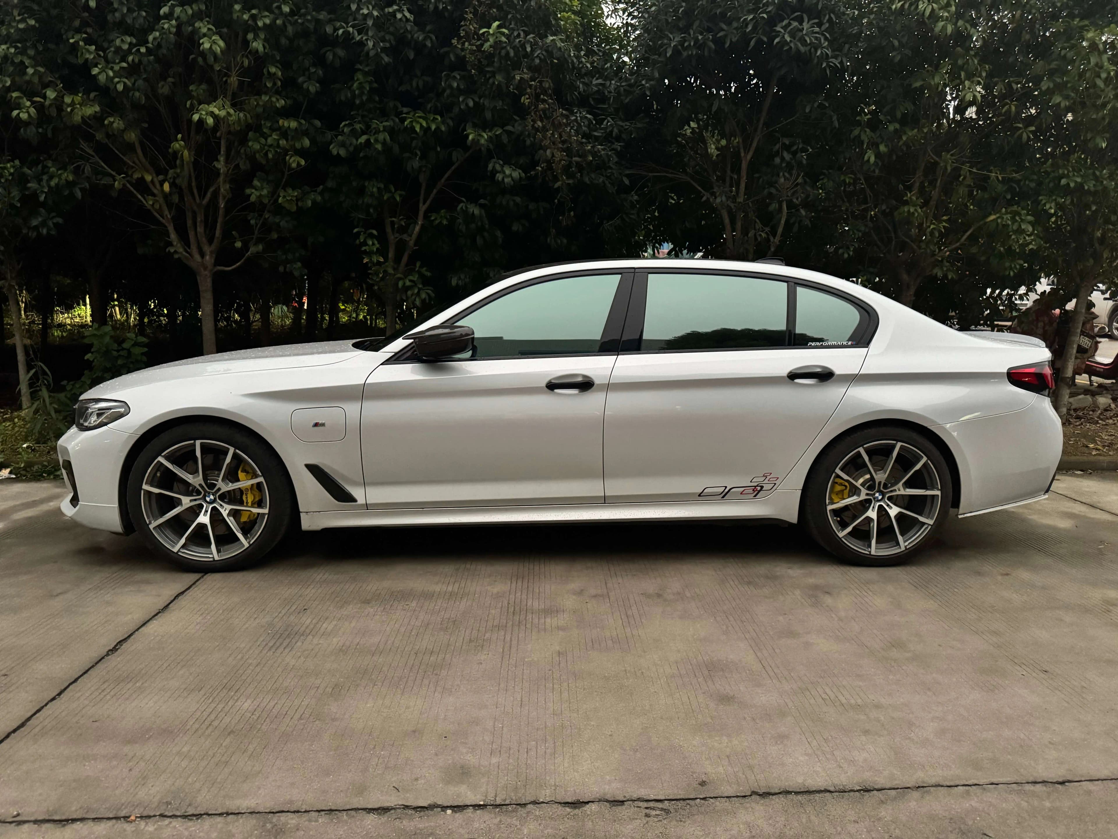 BMW 5 Series PHEV 2022 г. 44102 км. — фото 3