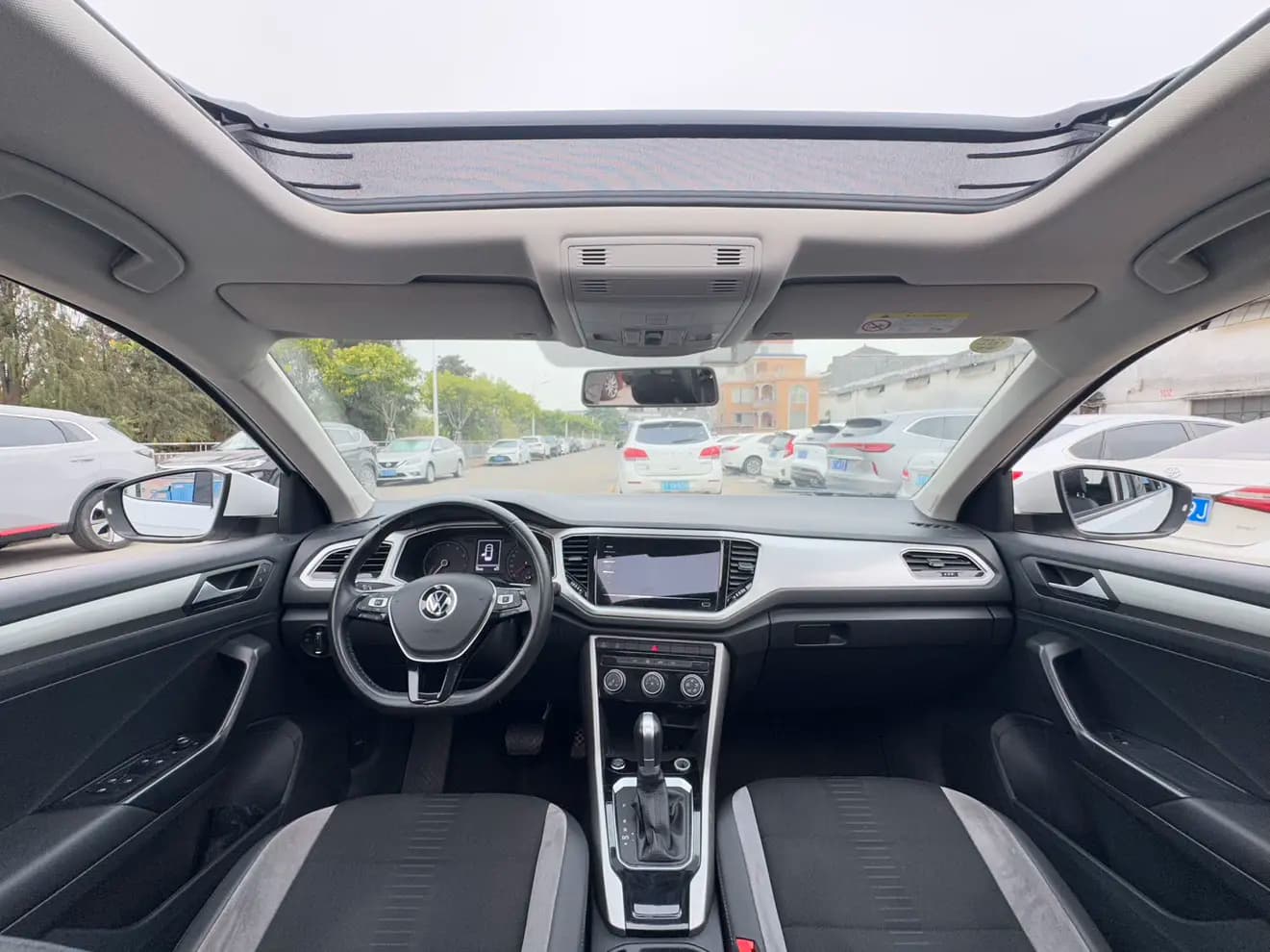 Volkswagen T-Roc 2023 г. 29013 км. — фото 10
