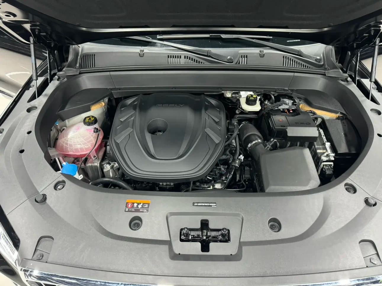 Geely Monjaro 2024 г. 13070 км. — фото 9