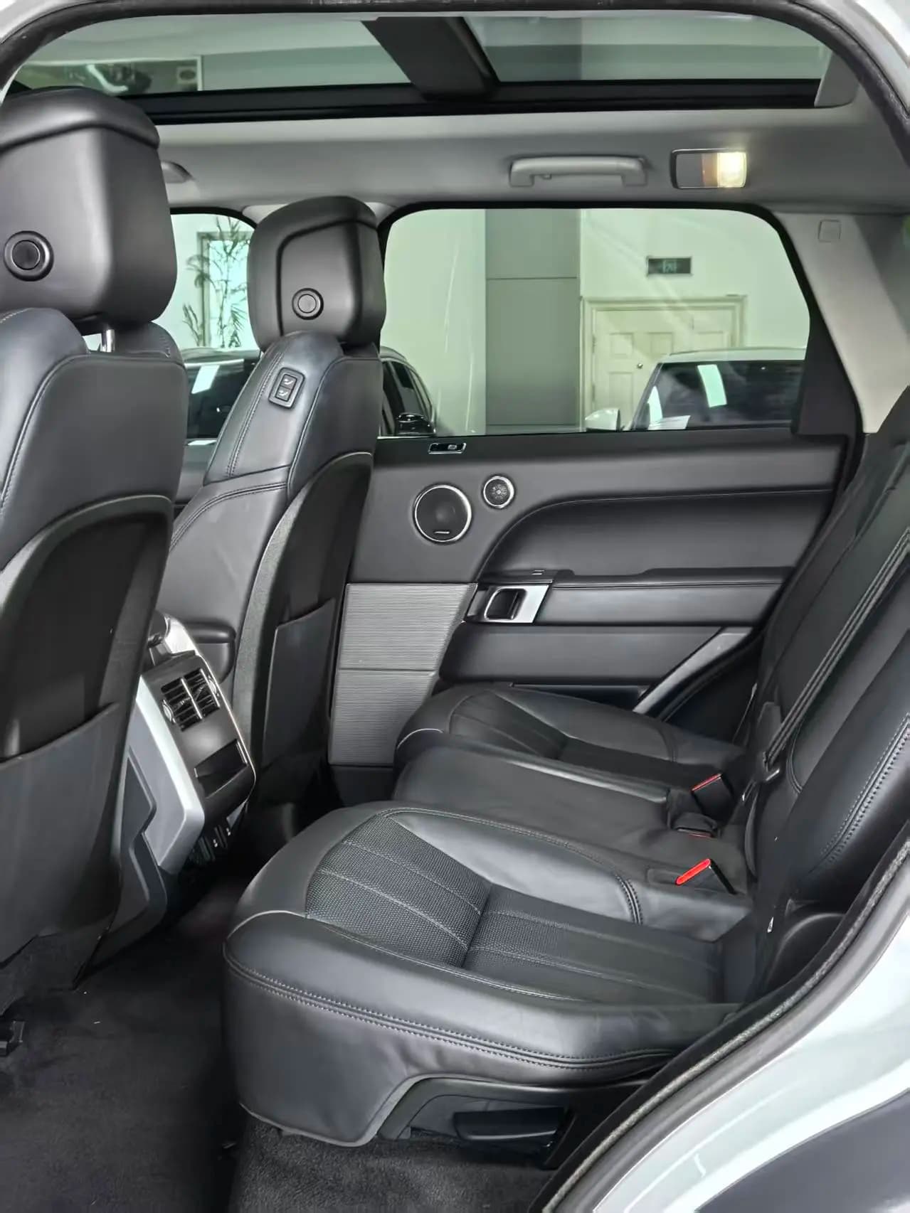 Land Rover Range Rover Sport 2021 г. 74049 км. — фото 14