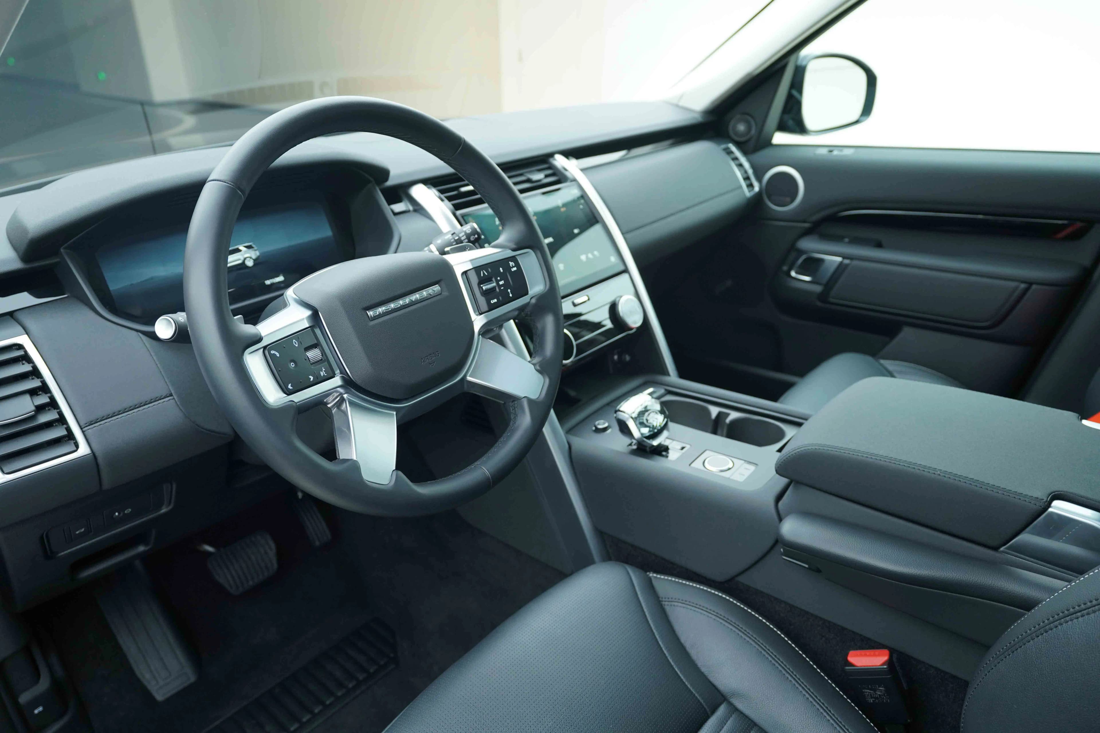 Land Rover Discovery 2025 г. 9121 км. — фото 11