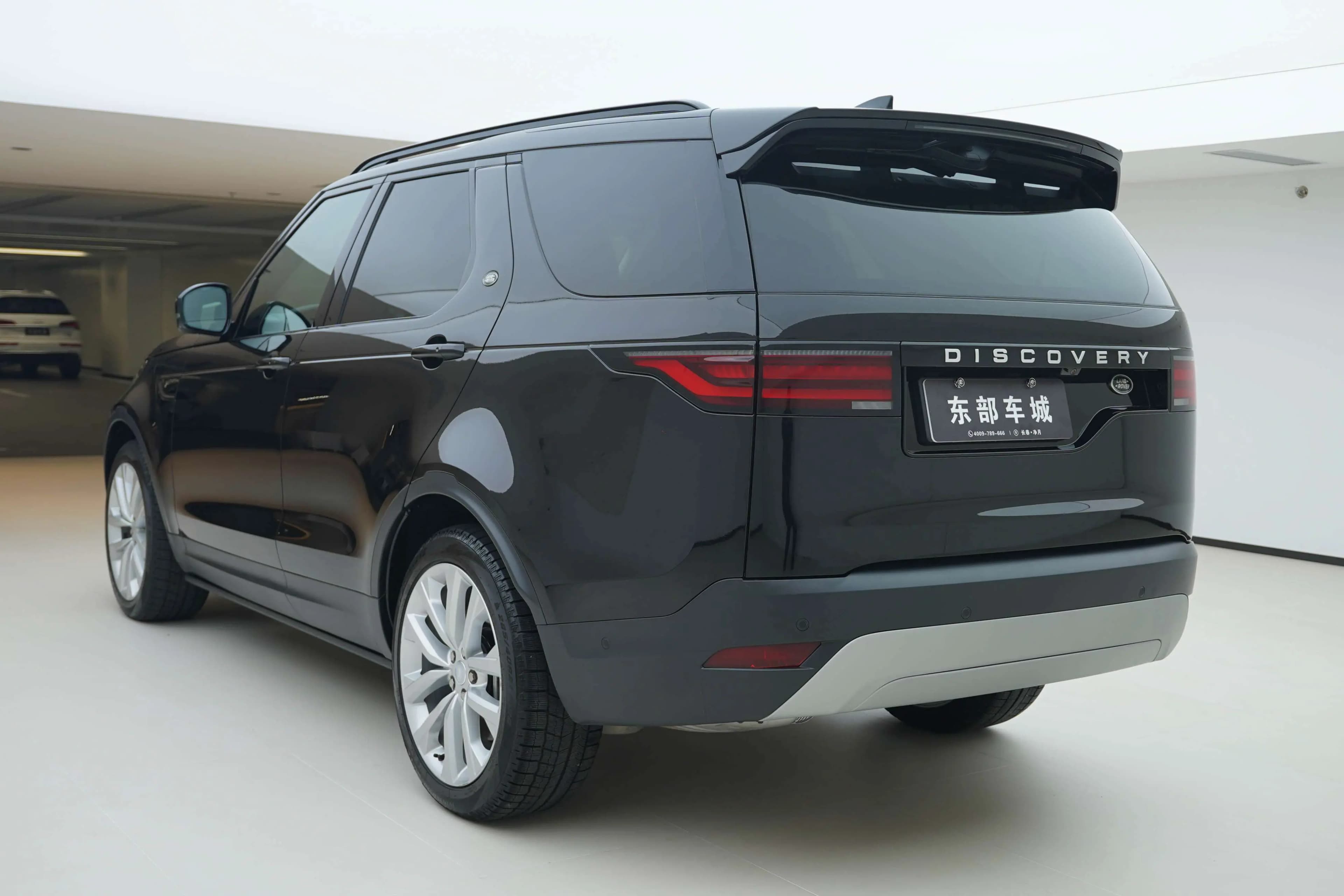 Land Rover Discovery 2025 г. 9121 км. — фото 4