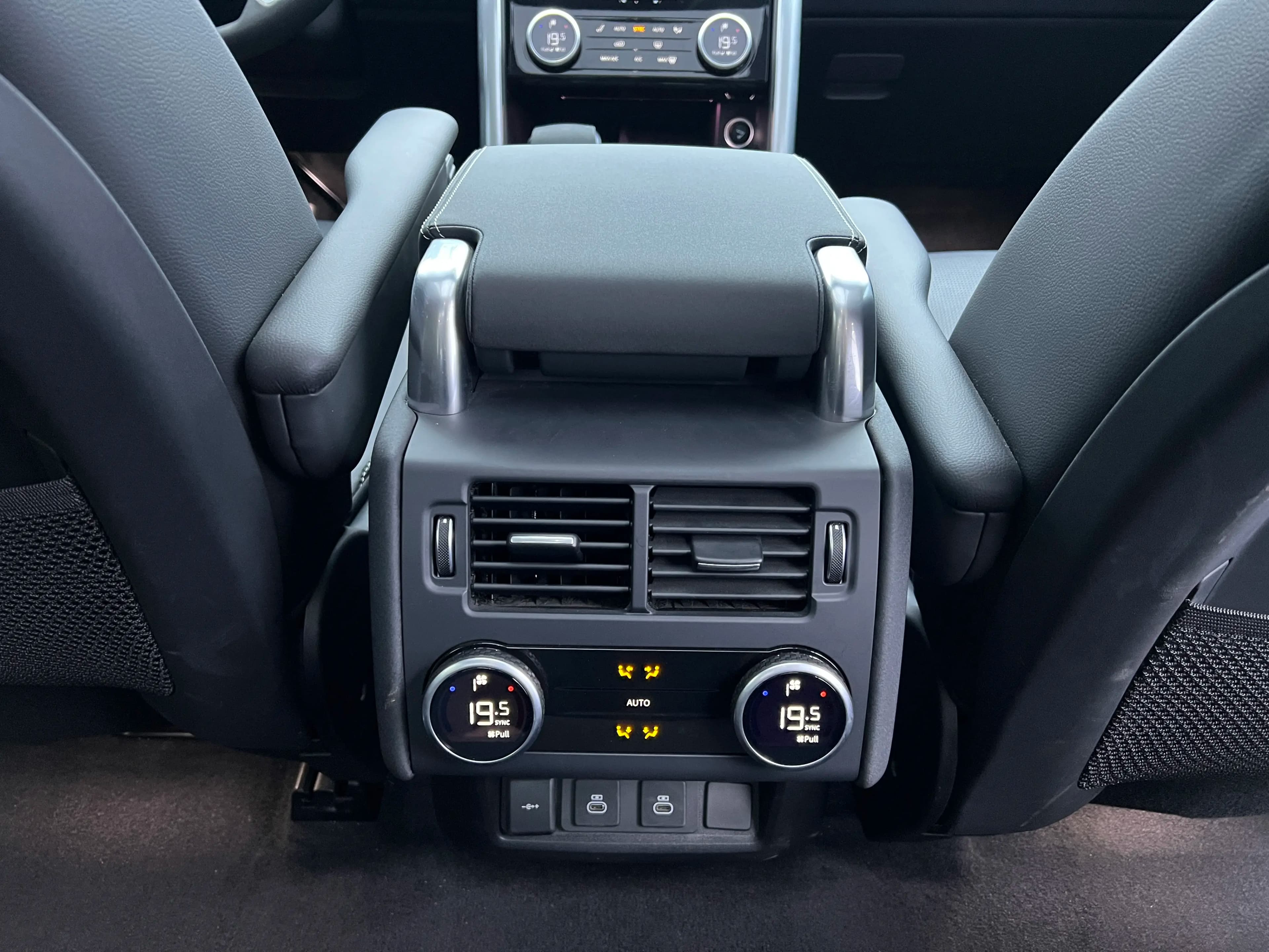 Land Rover Discovery 2024 г. 14100 км. — фото 2