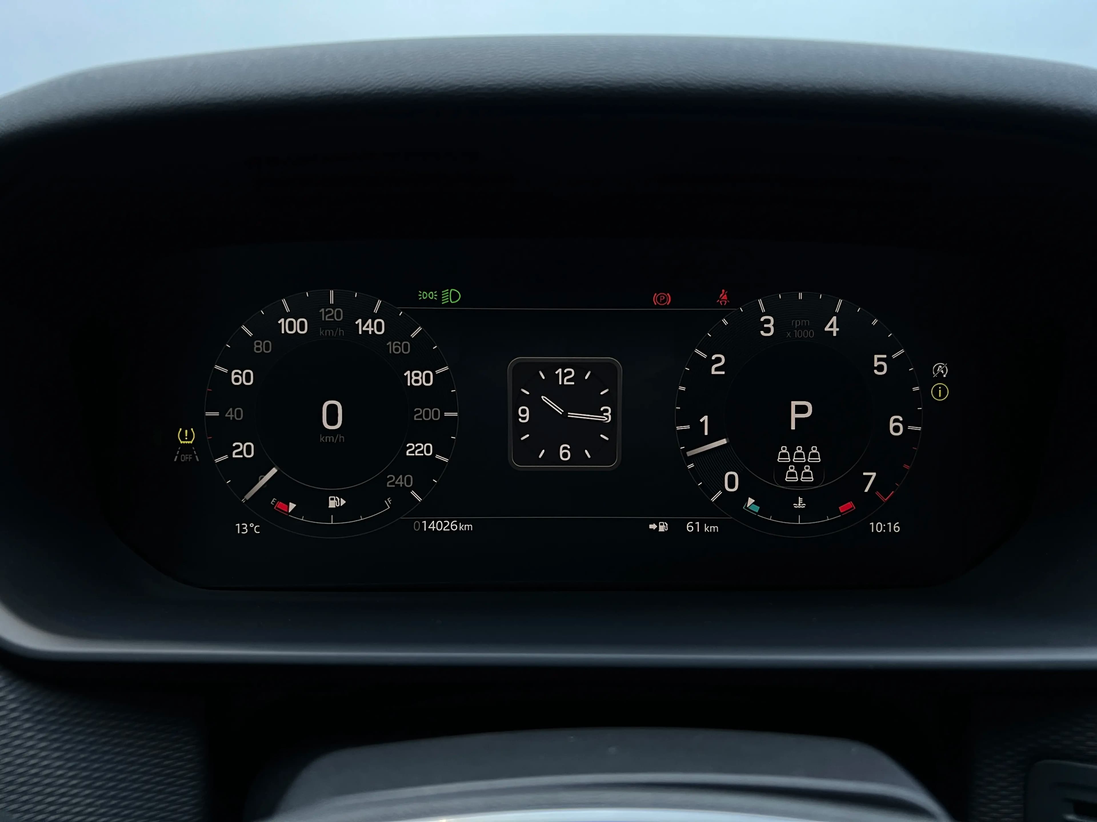 Land Rover Discovery 2024 г. 14100 км. — фото 17