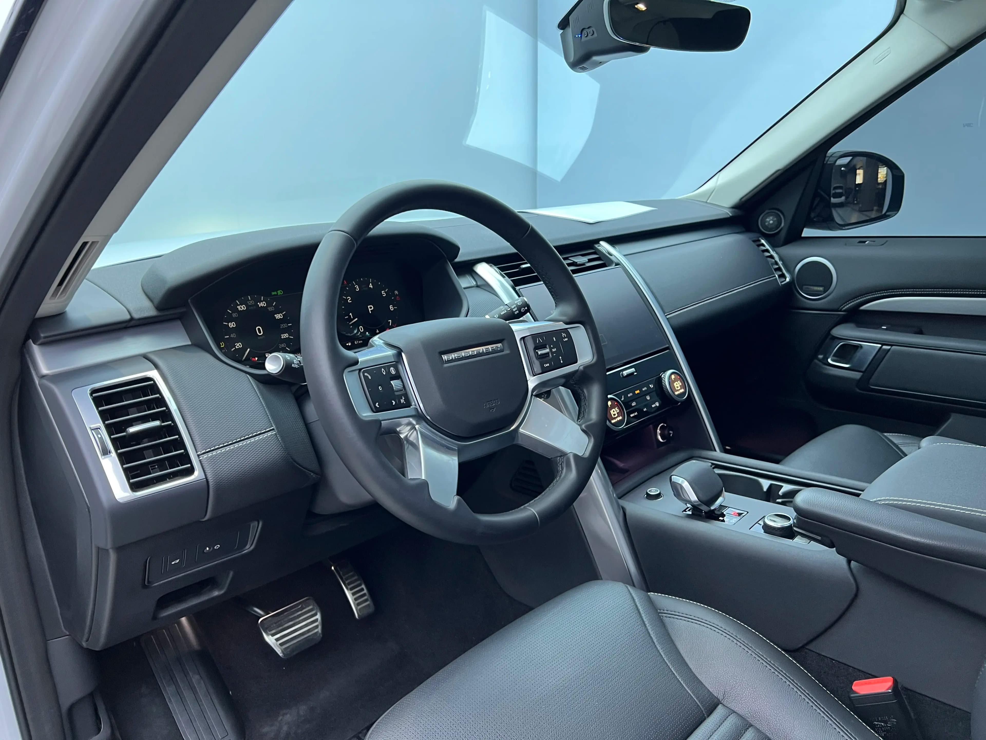 Land Rover Discovery 2024 г. 14100 км. — фото 20