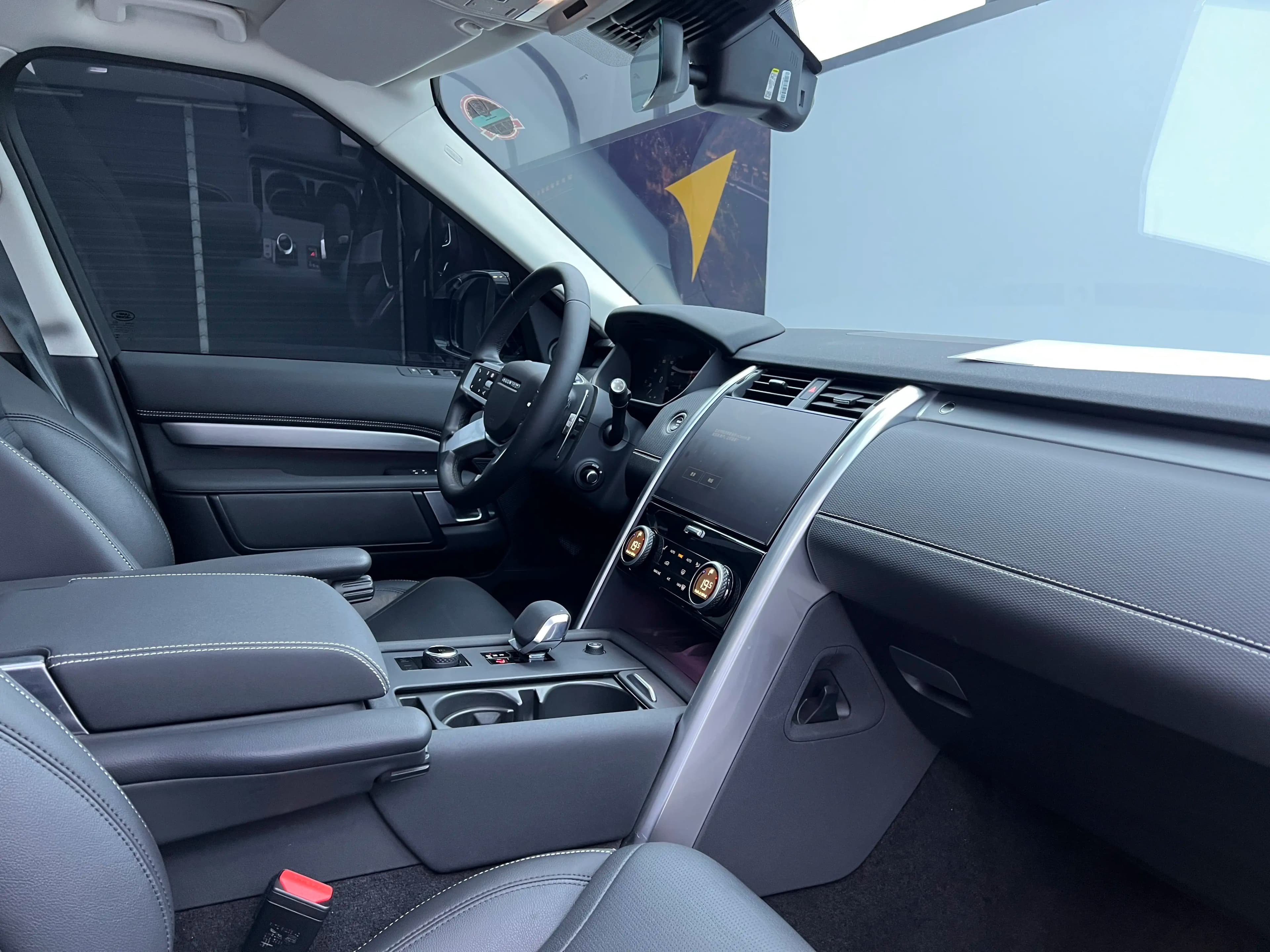 Land Rover Discovery 2024 г. 14100 км. — фото 21