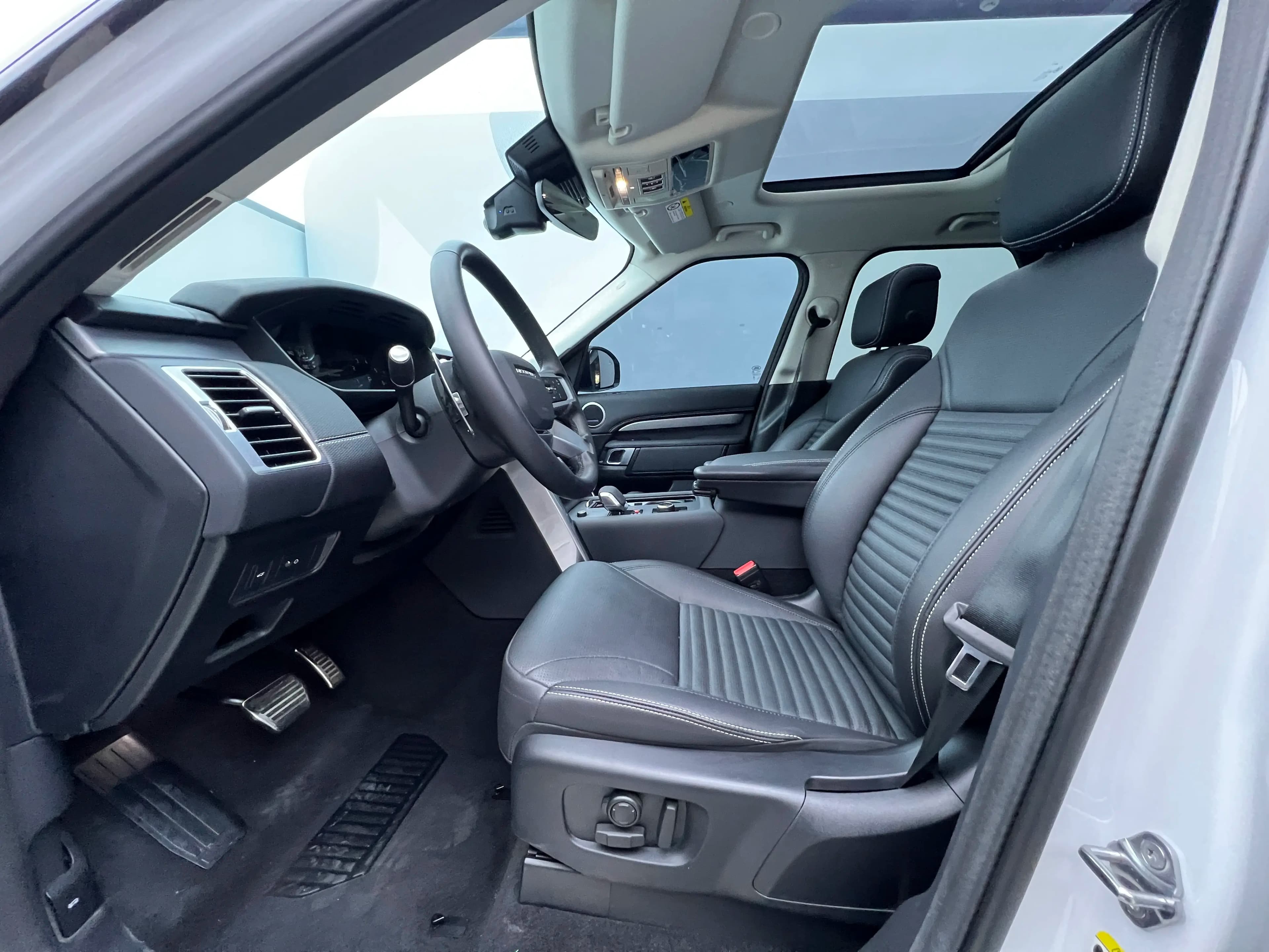 Land Rover Discovery 2024 г. 14100 км. — фото 23
