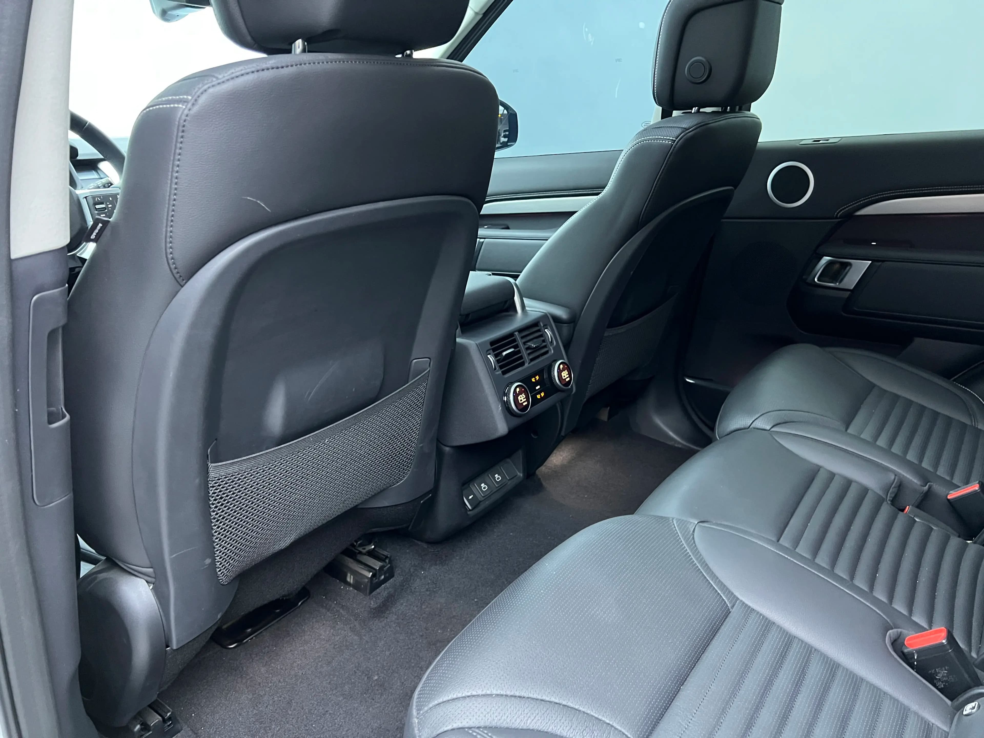 Land Rover Discovery 2024 г. 14100 км. — фото 25