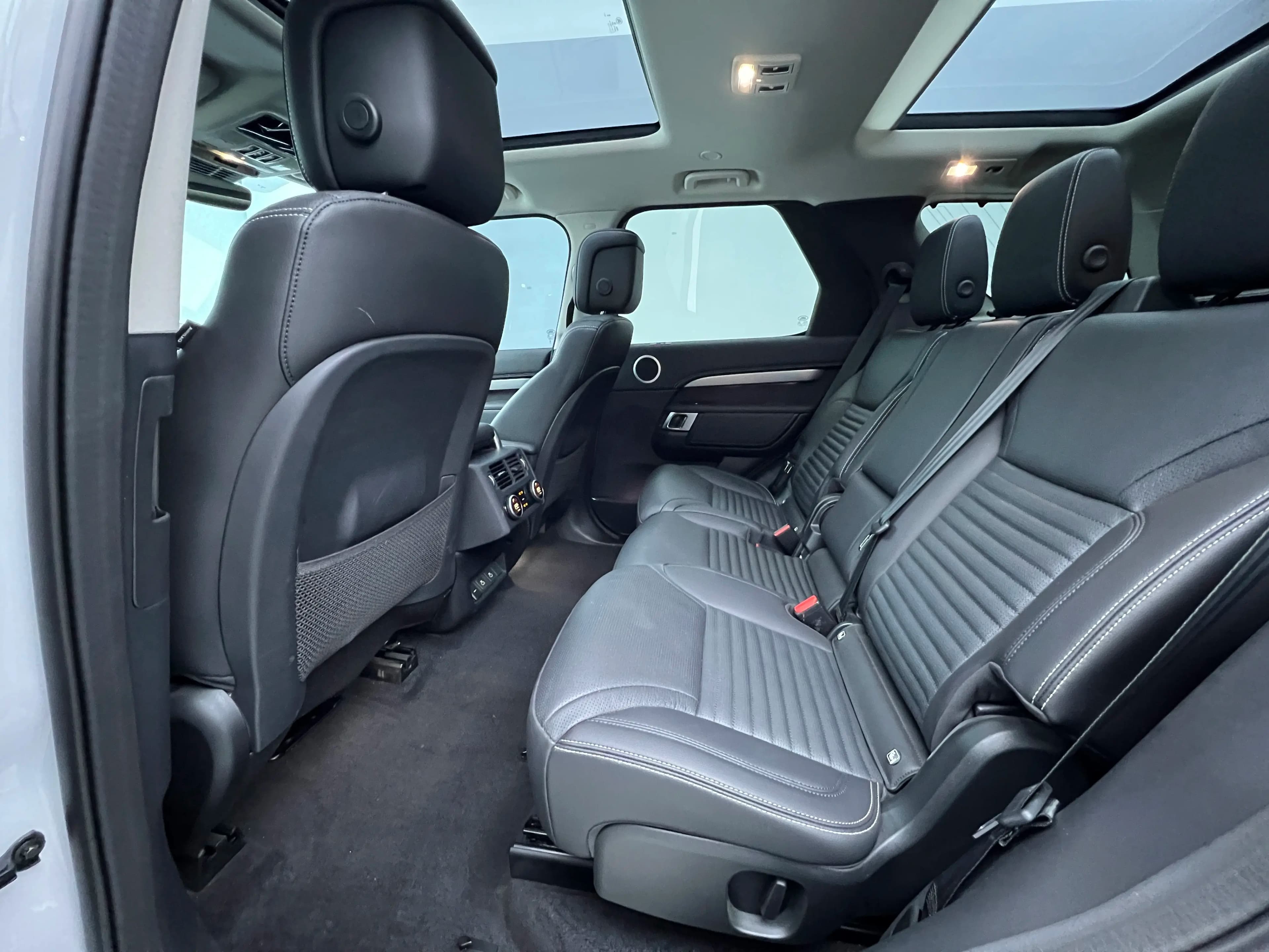 Land Rover Discovery 2024 г. 14100 км. — фото 29