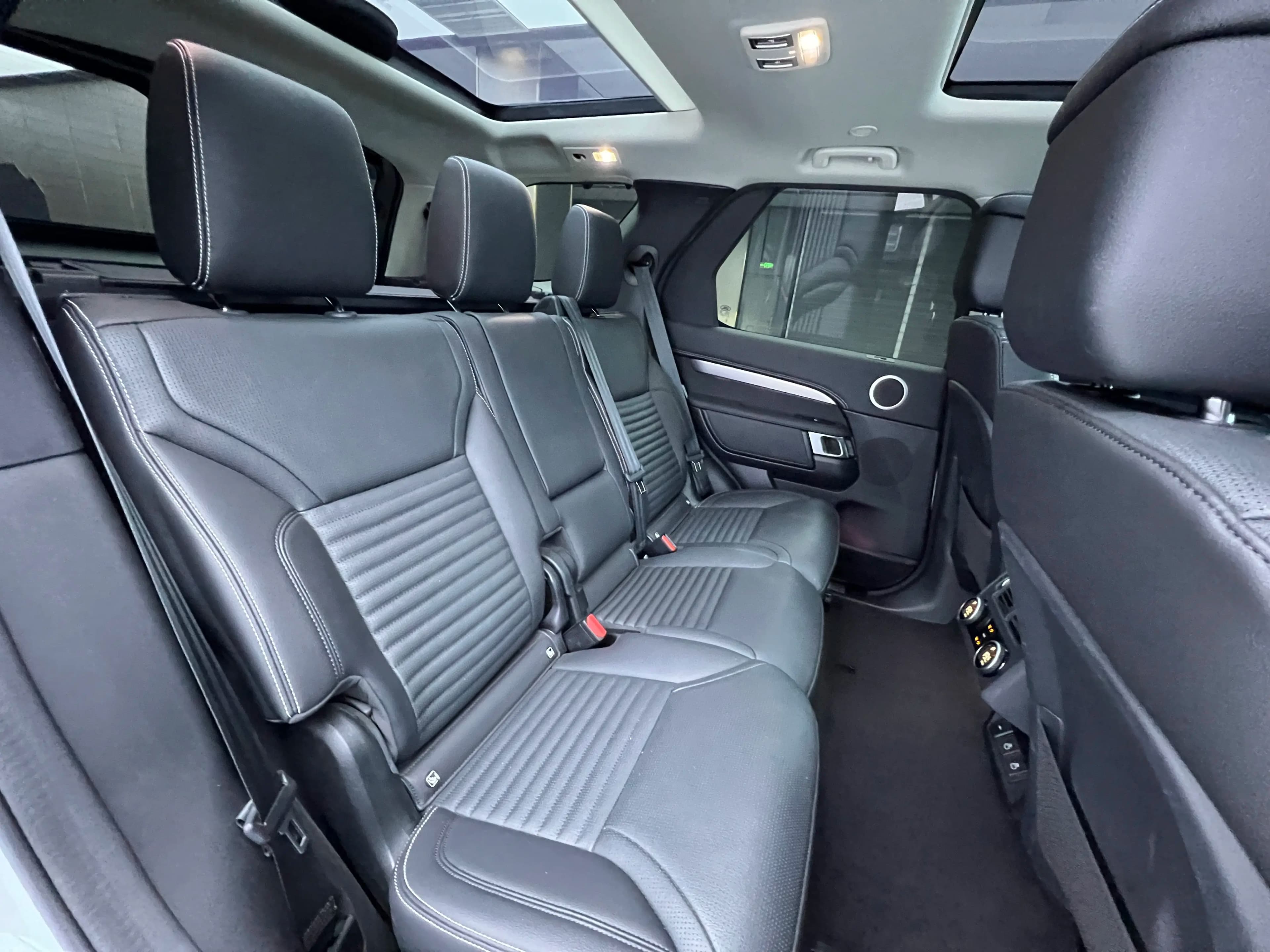 Land Rover Discovery 2024 г. 14100 км. — фото 30