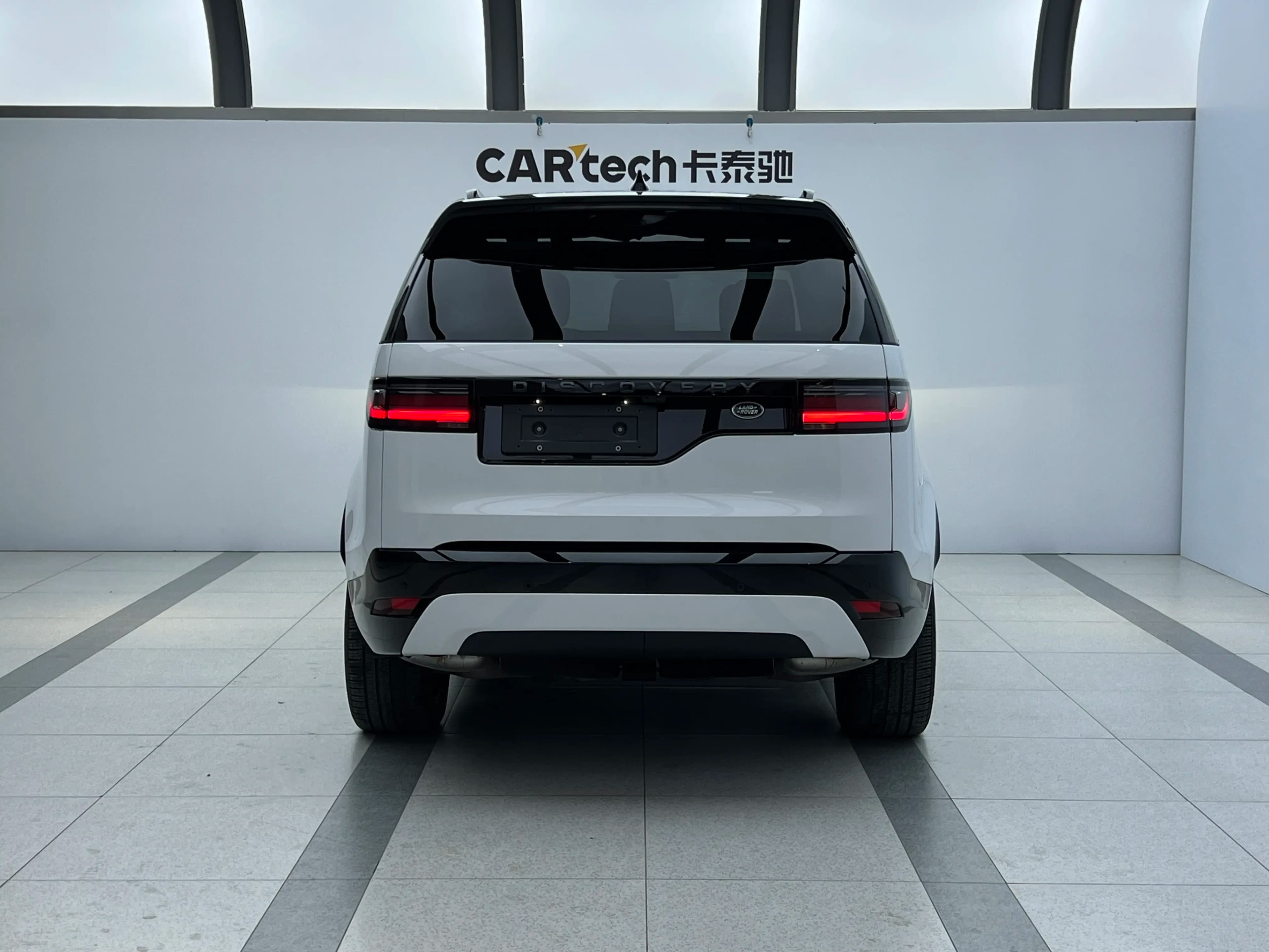 Land Rover Discovery 2024 г. 14100 км. — фото 4