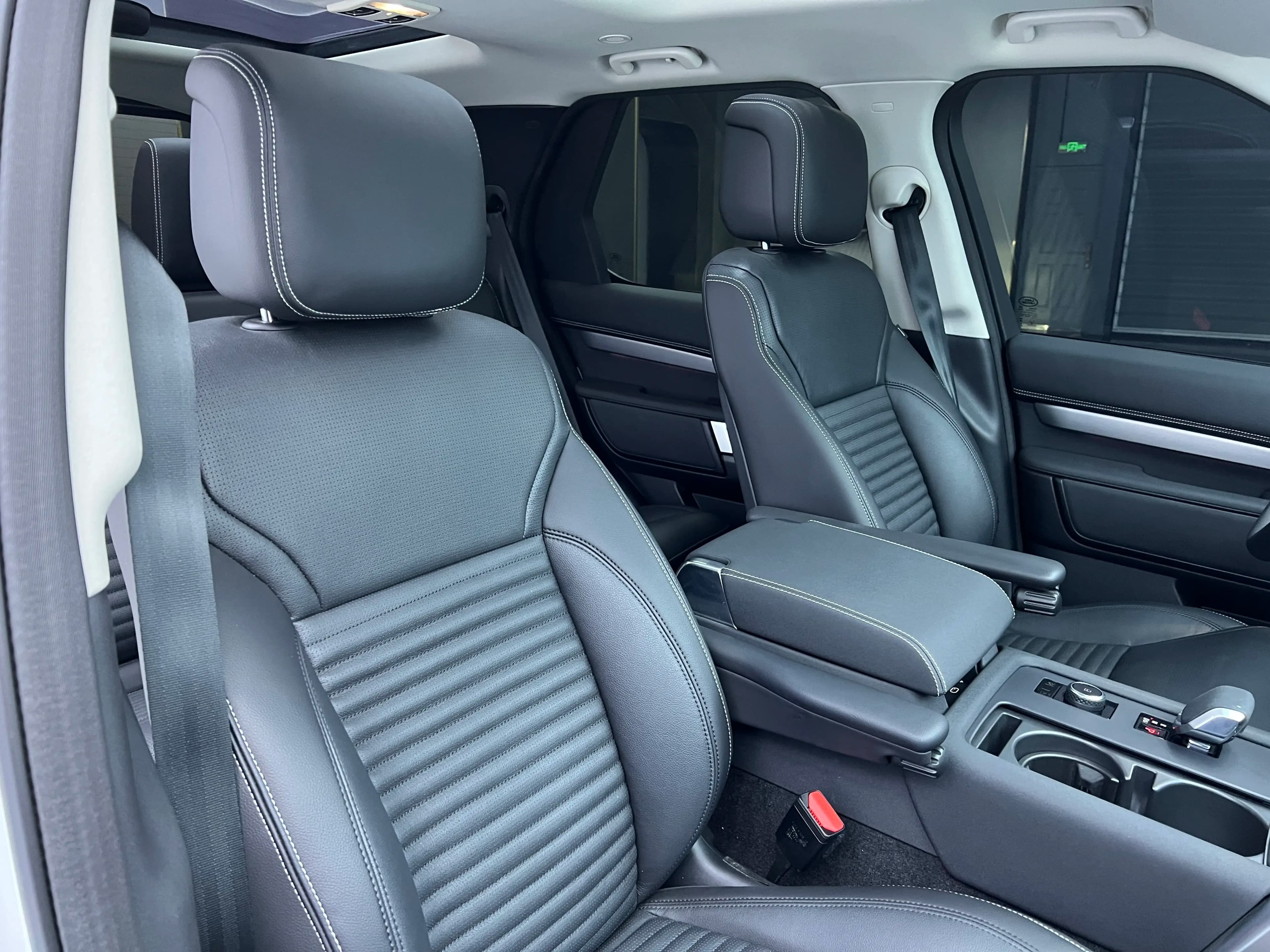 Land Rover Discovery 2024 г. 14100 км. — фото 31
