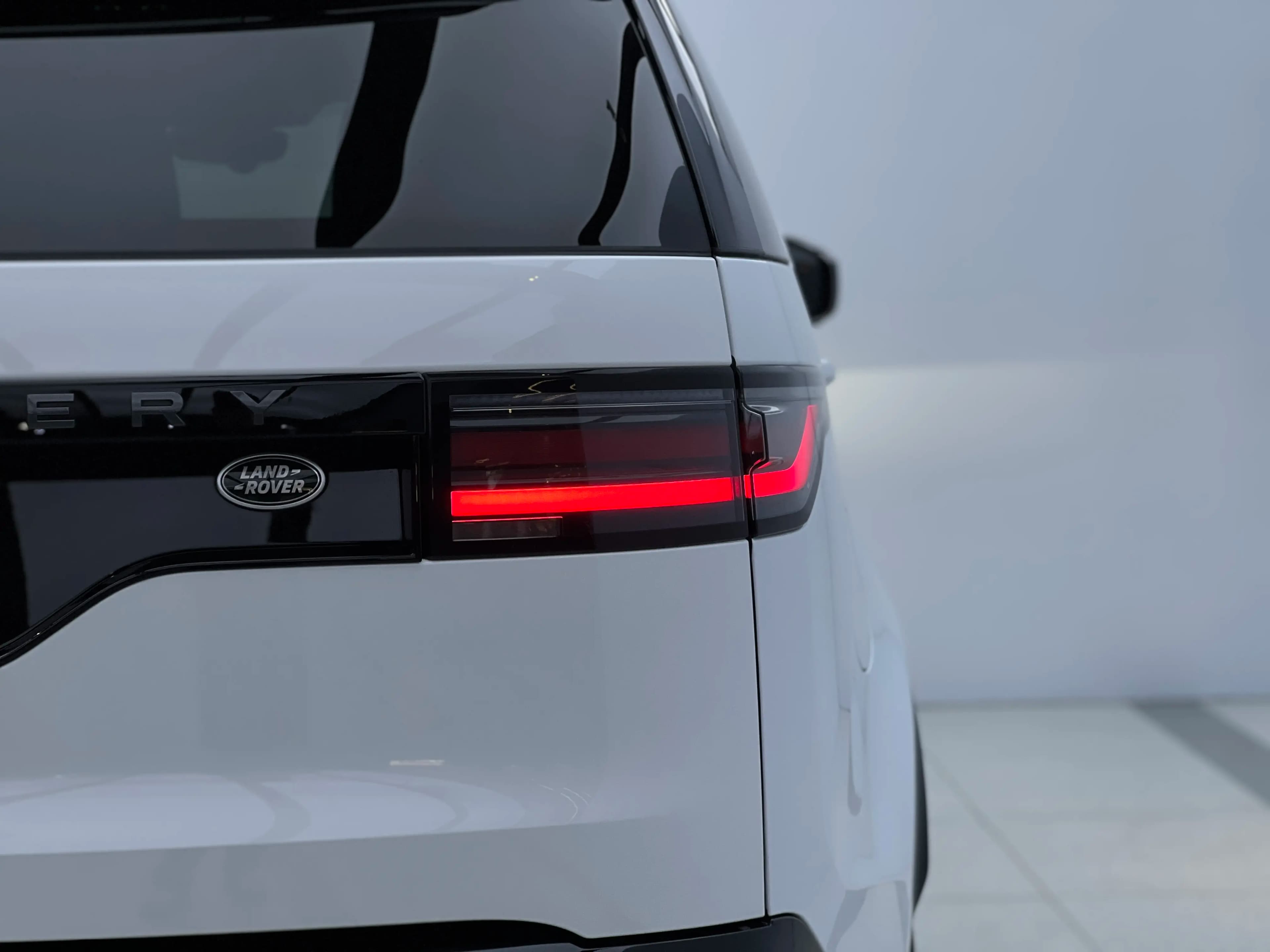Land Rover Discovery 2024 г. 14100 км. — фото 7