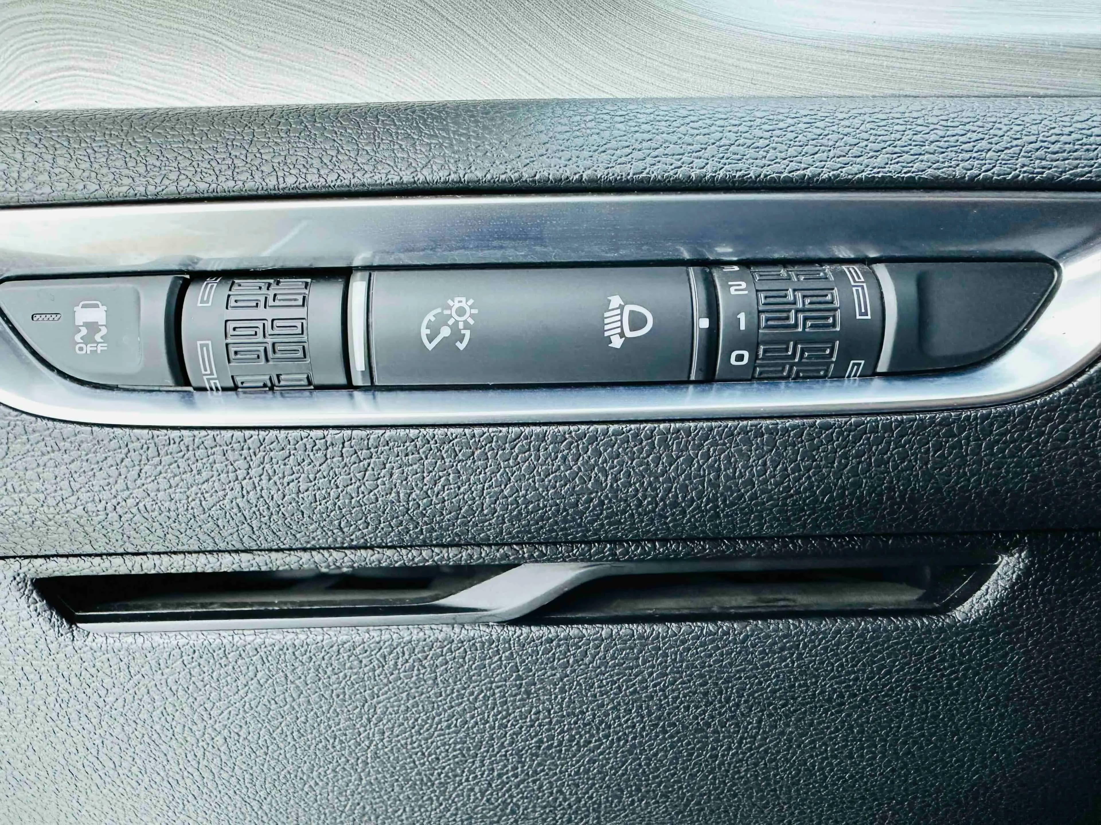 Geely Coolray SX11 2022 г. 33021 км. — фото 12