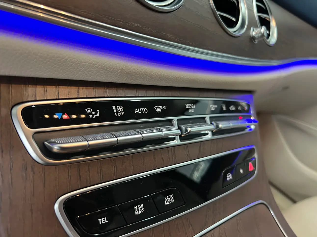 Mercedes-Benz E-Class PHEV 2023 г. 27137 км. — фото 32