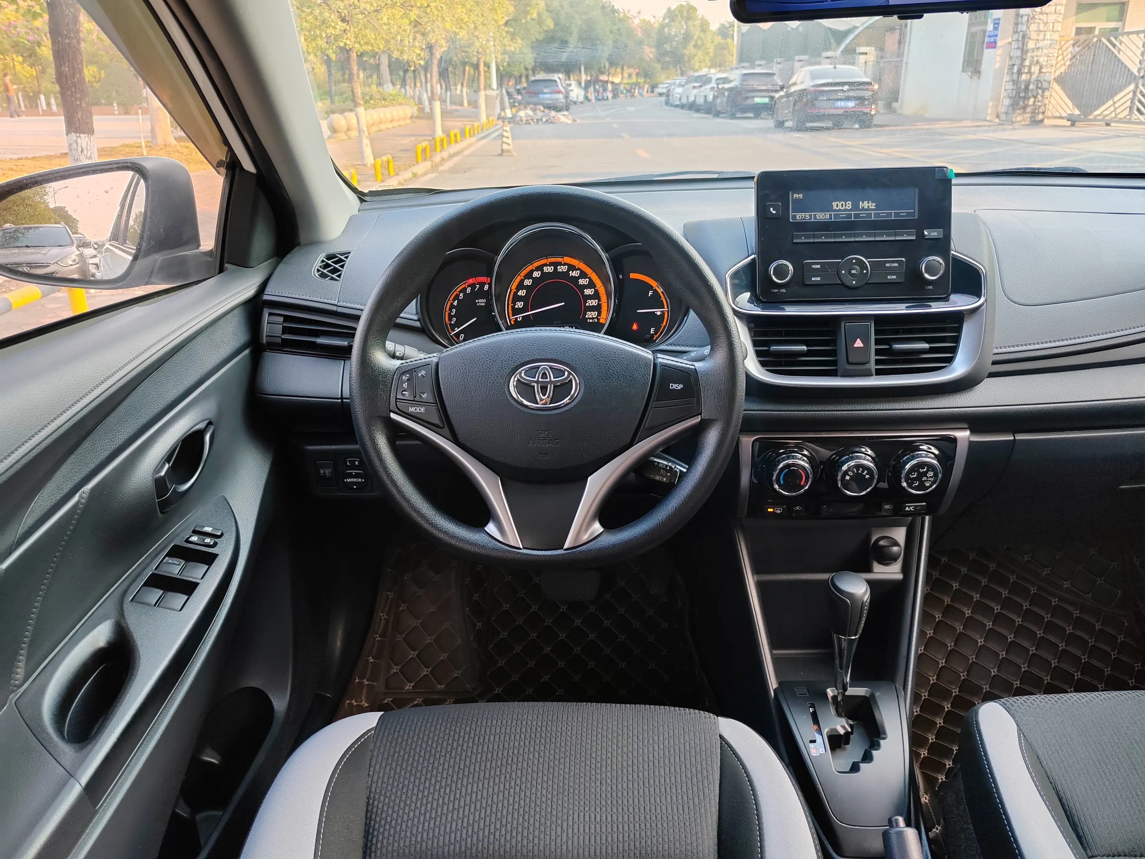 Toyota Yaris L 2022 г. 37011 км. — фото 12