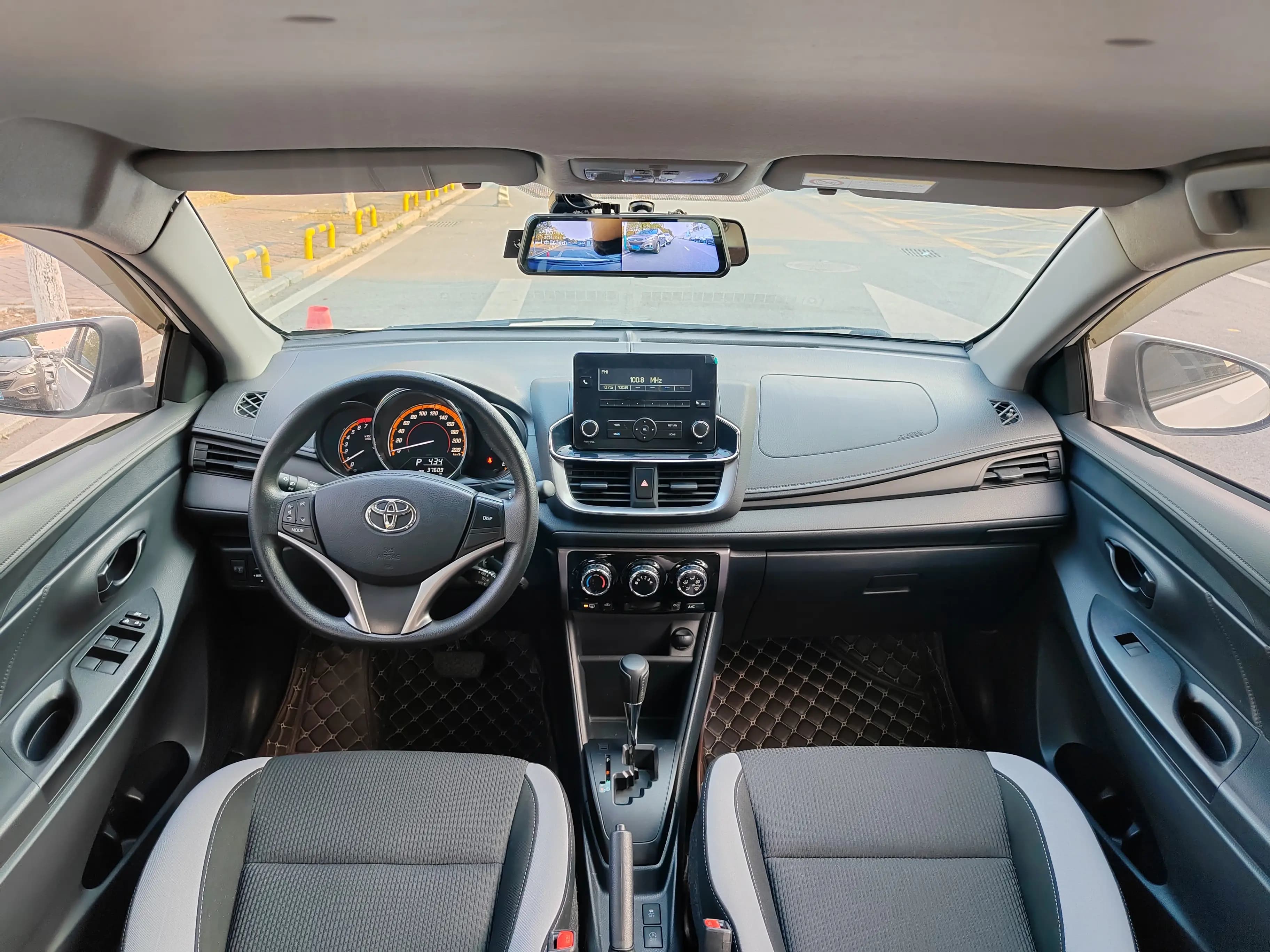 Toyota Yaris L 2022 г. 37011 км. — фото 10