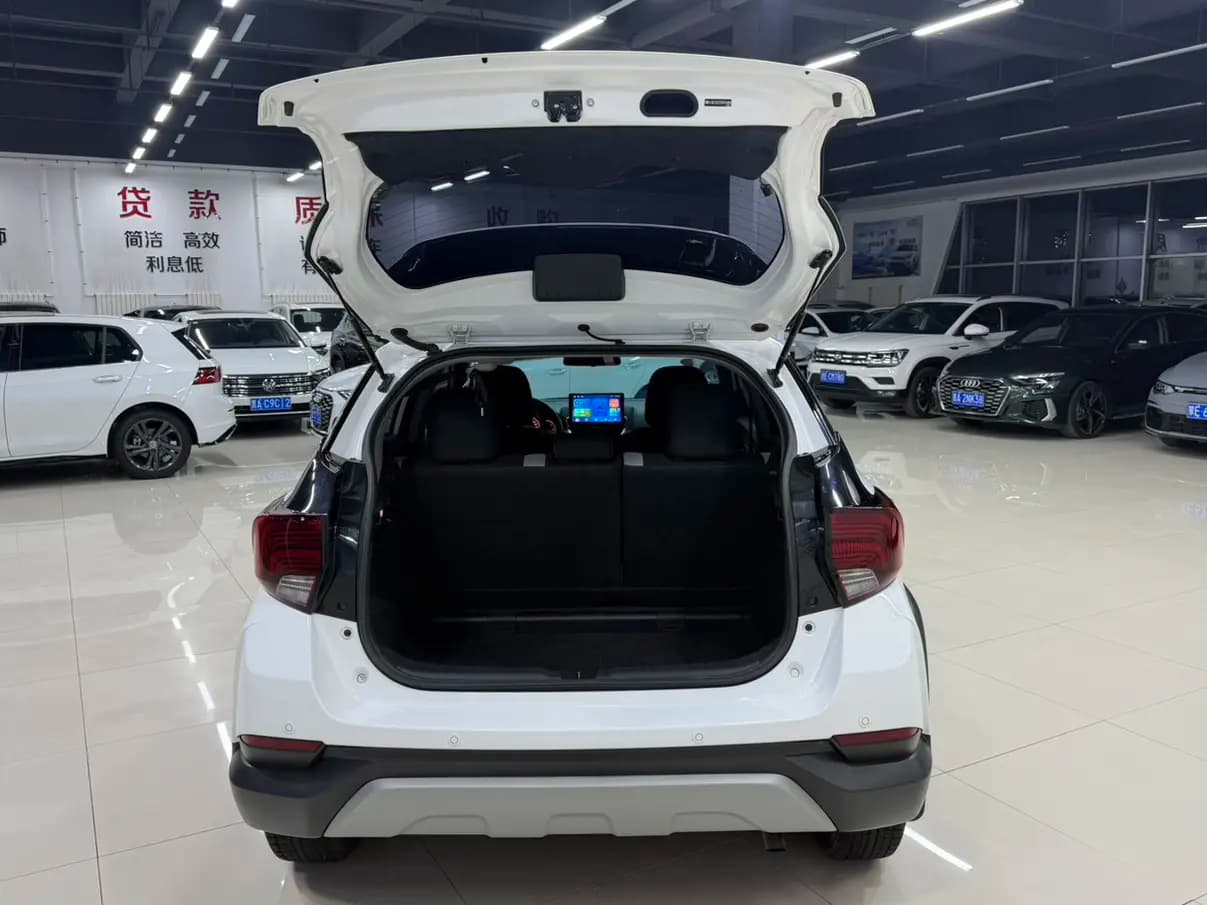 Toyota Yaris L 2023 г. 15013 км. — фото 18