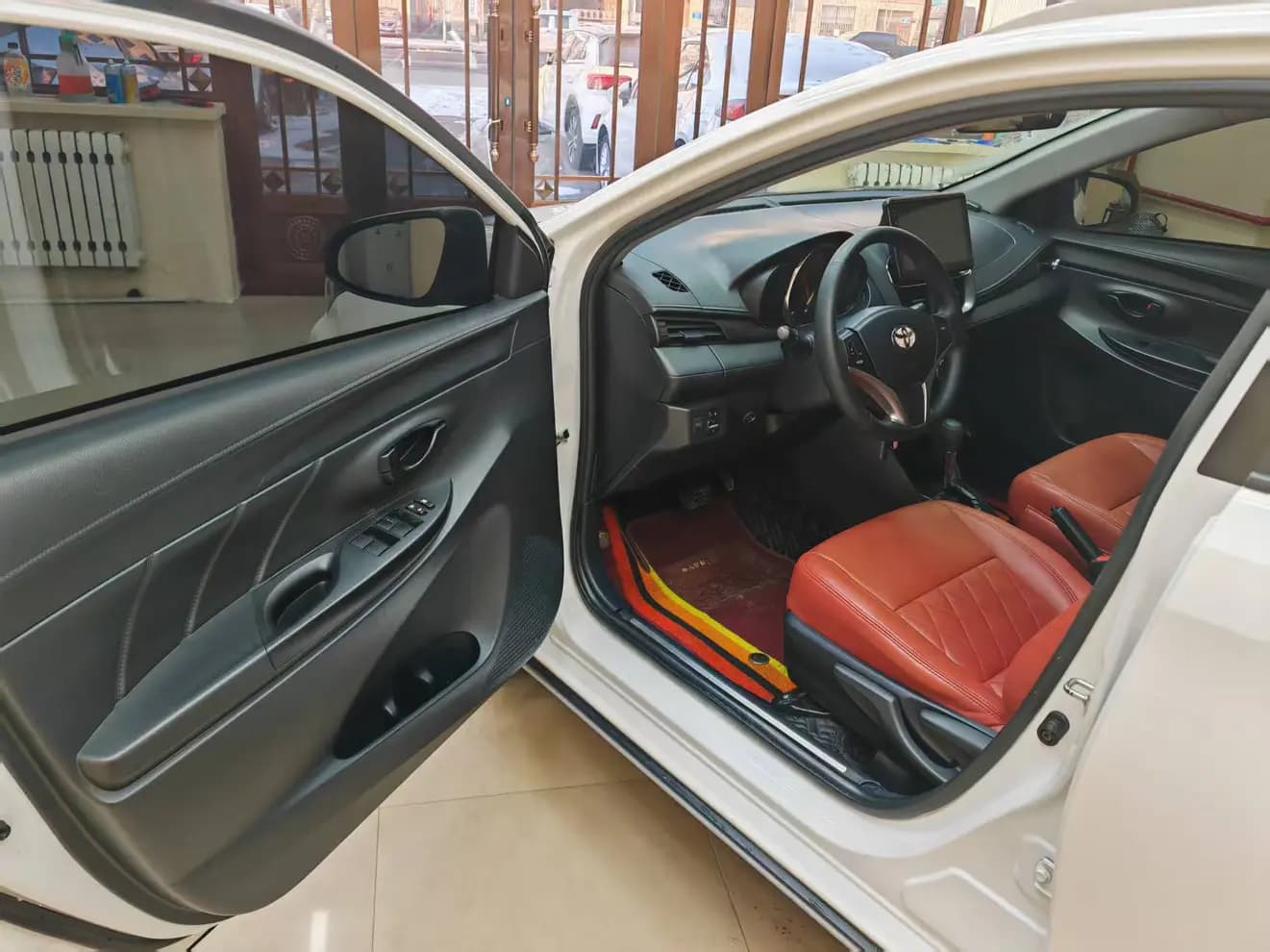 Toyota Yaris L 2022 г. 34014 км. — фото 11