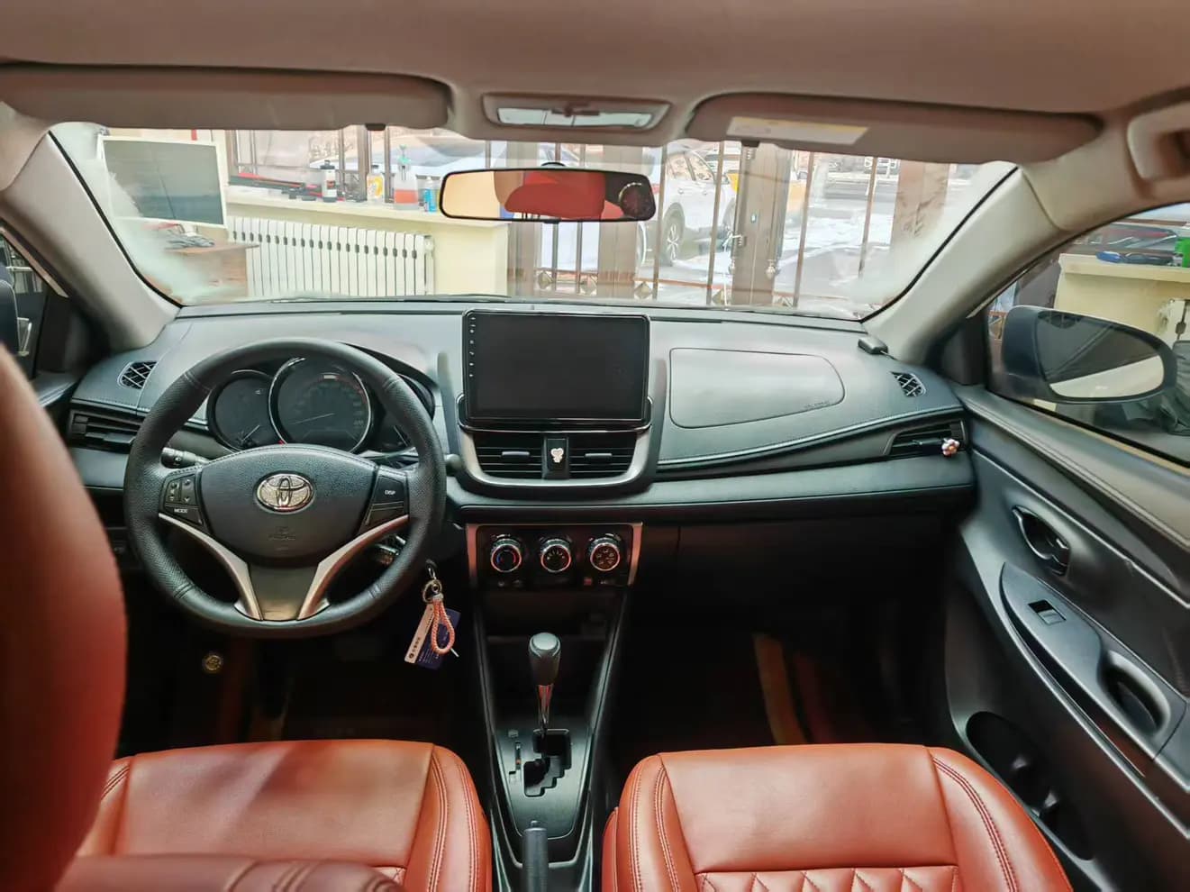 Toyota Yaris L 2022 г. 34014 км. — фото 8