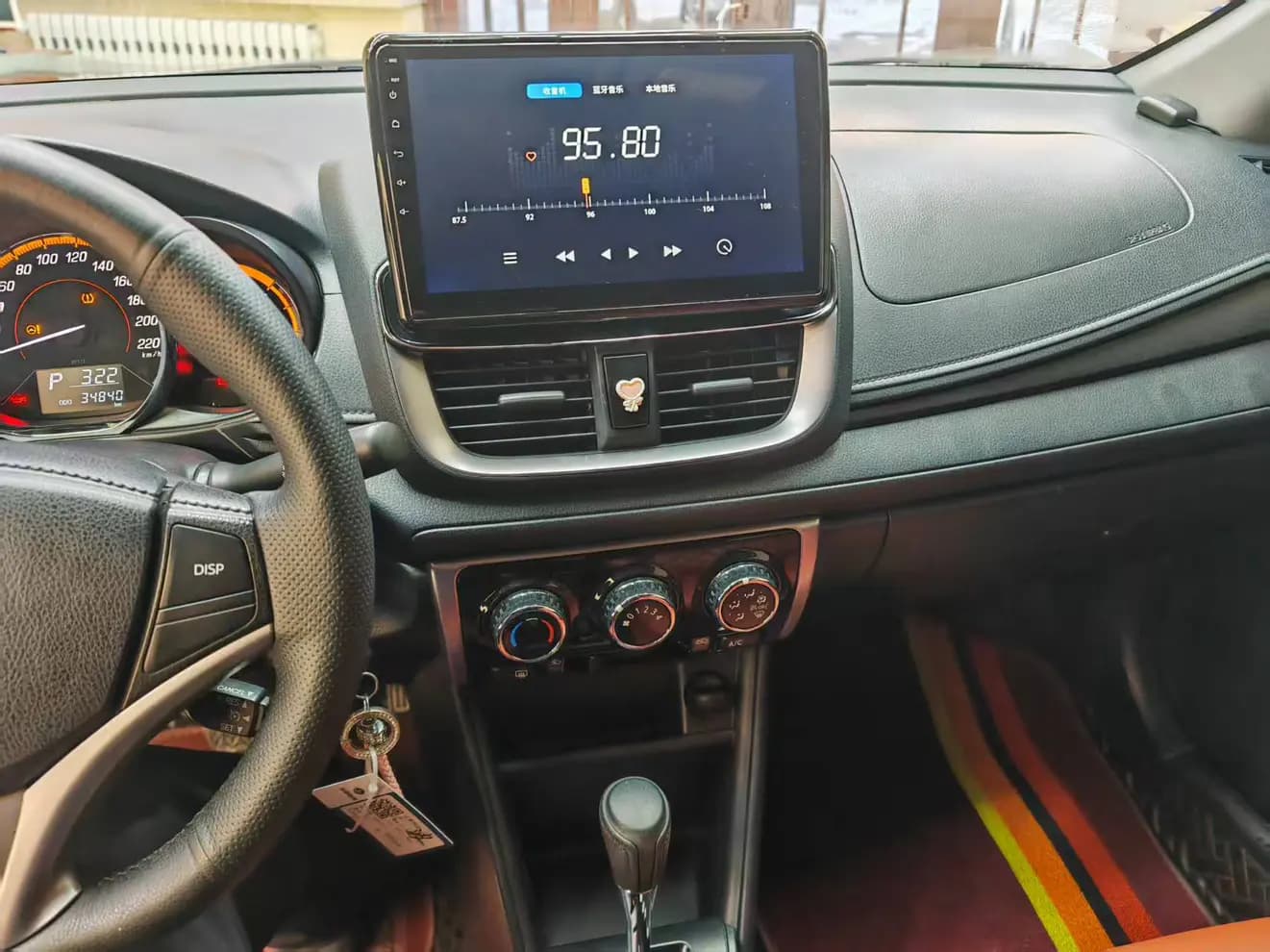 Toyota Yaris L 2022 г. 34014 км. — фото 9