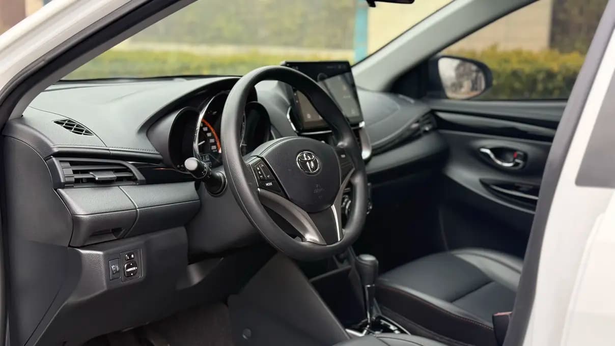 Toyota Yaris L 2023 г. 11015 км. — фото 12
