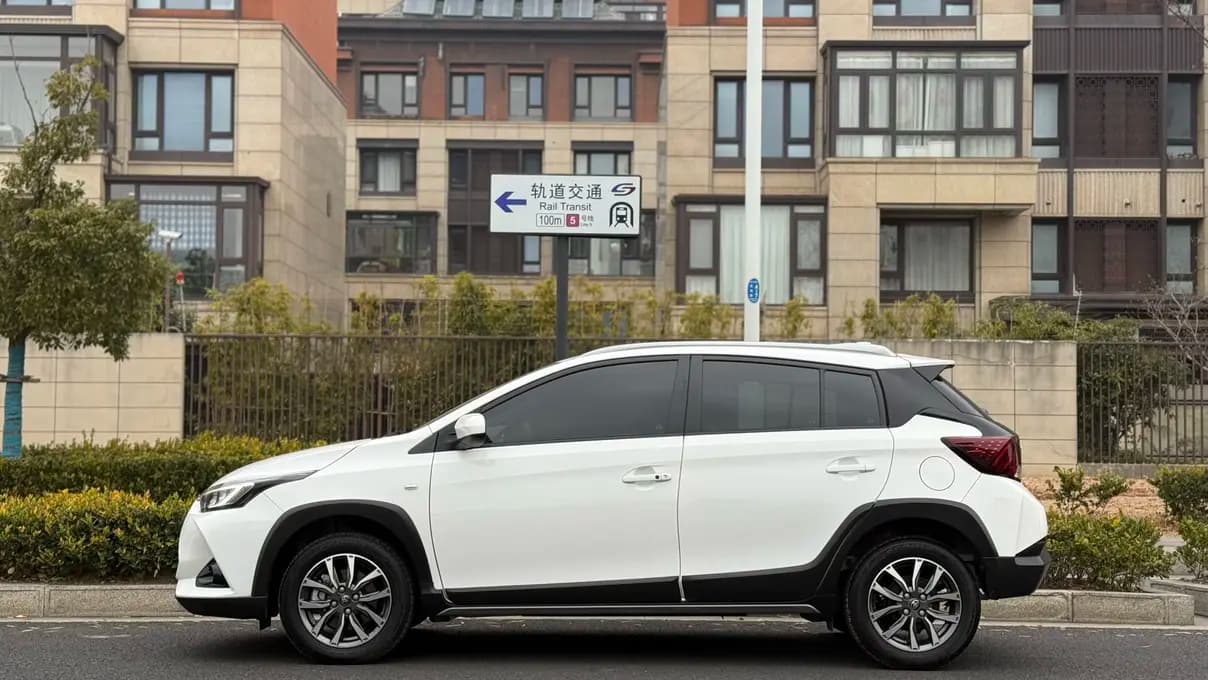 Toyota Yaris L 2023 г. 11015 км. — фото 4