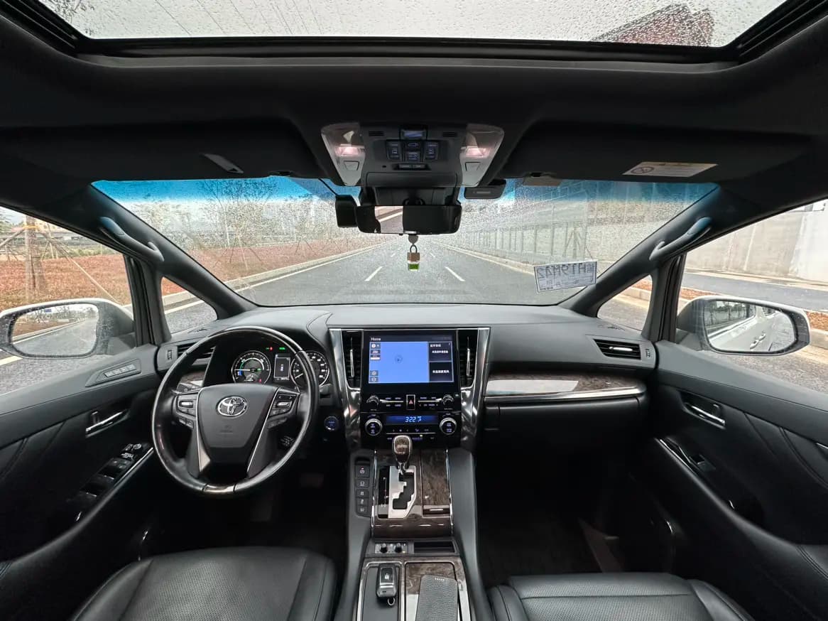 Toyota Crown Wellfire 2022 г. 59075 км. — фото 12