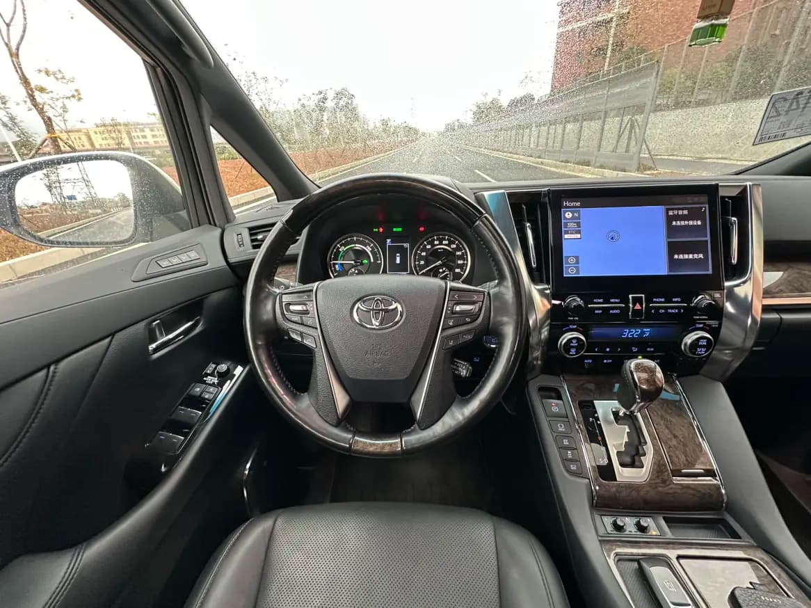 Toyota Crown Wellfire 2022 г. 59075 км. — фото 14