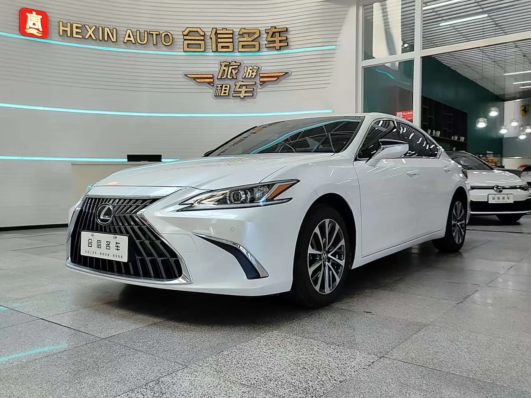 Lexus ES 2024 г. 13000 км.
