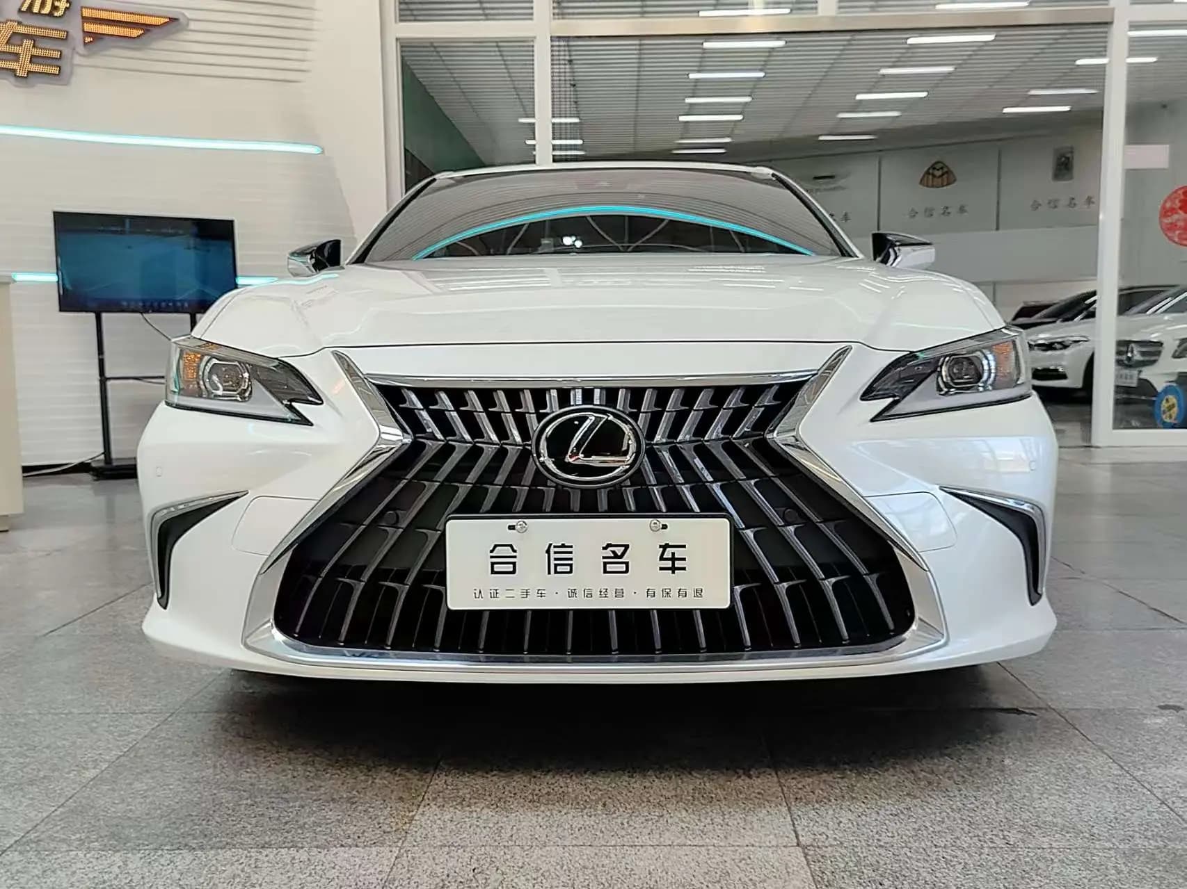 Lexus ES 2024 г. 13000 км. — фото 2