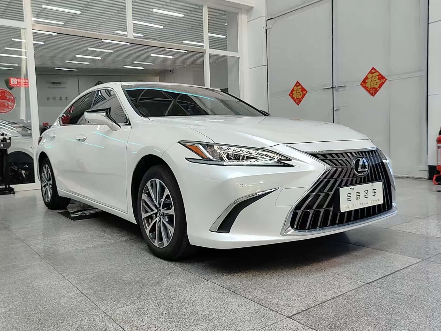 Lexus ES 2024 г. 13000 км. — фото 3