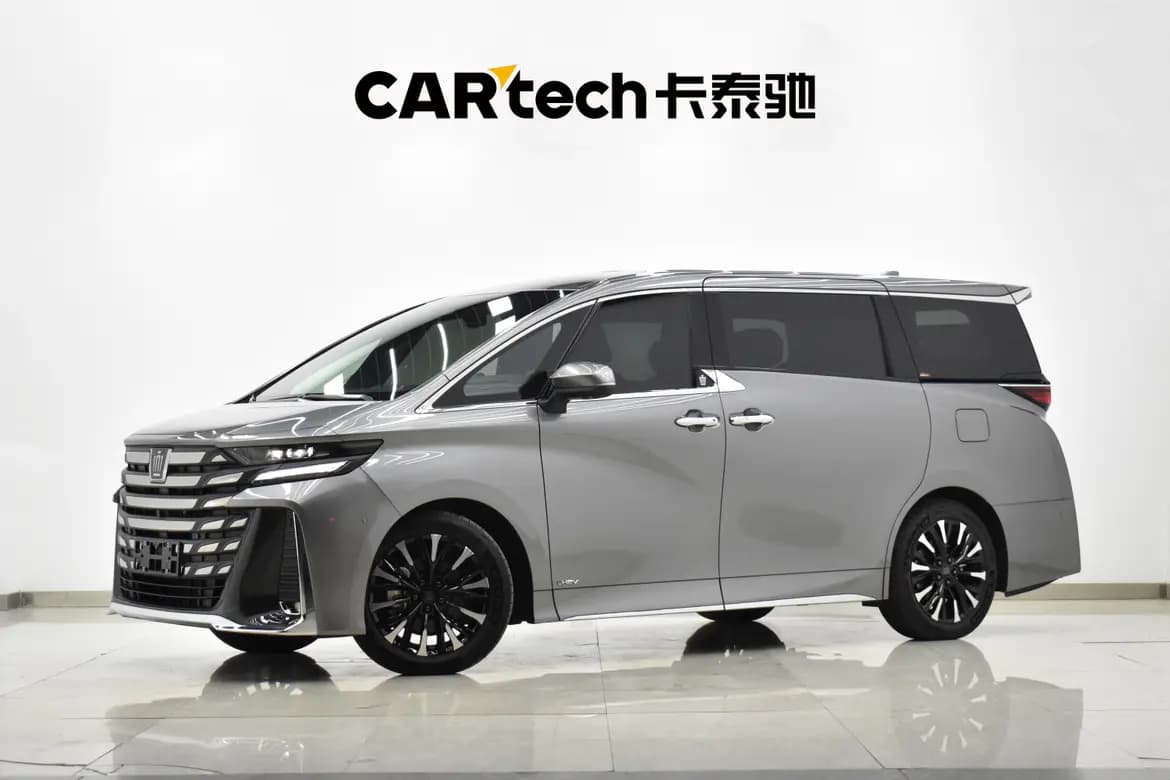 Toyota Crown Wellfire 2025 г. 5078 км.
