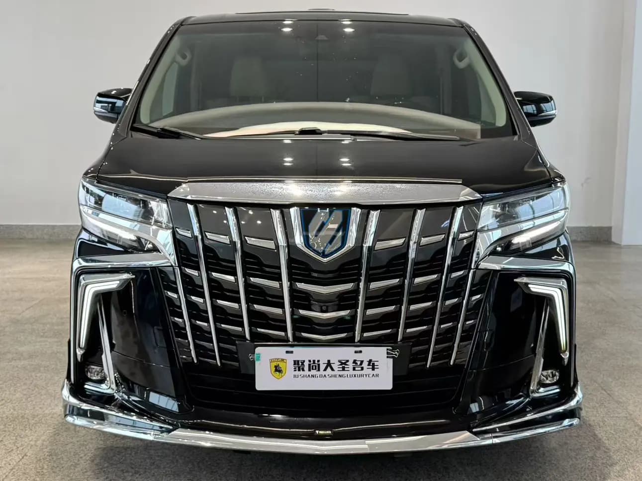 Toyota Alphard 2021 г. 70004 км. — фото 2