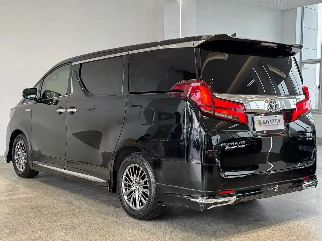 Toyota Alphard 2021 г. 70004 км. — фото 4