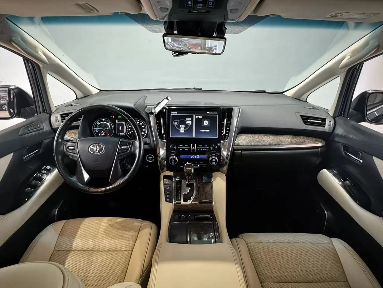Toyota Alphard 2021 г. 70004 км. — фото 8