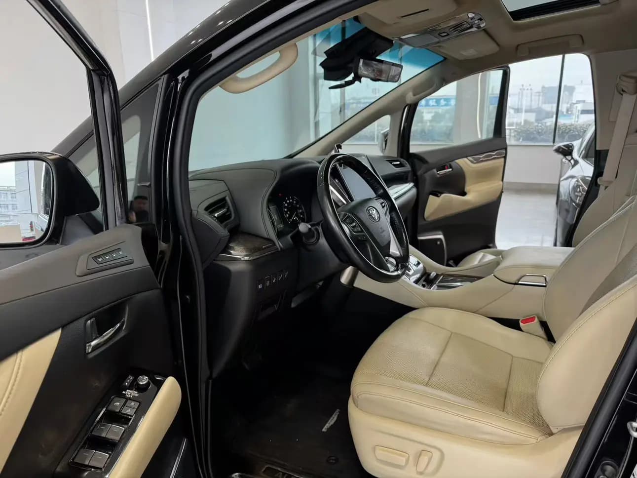 Toyota Alphard 2021 г. 70004 км. — фото 9