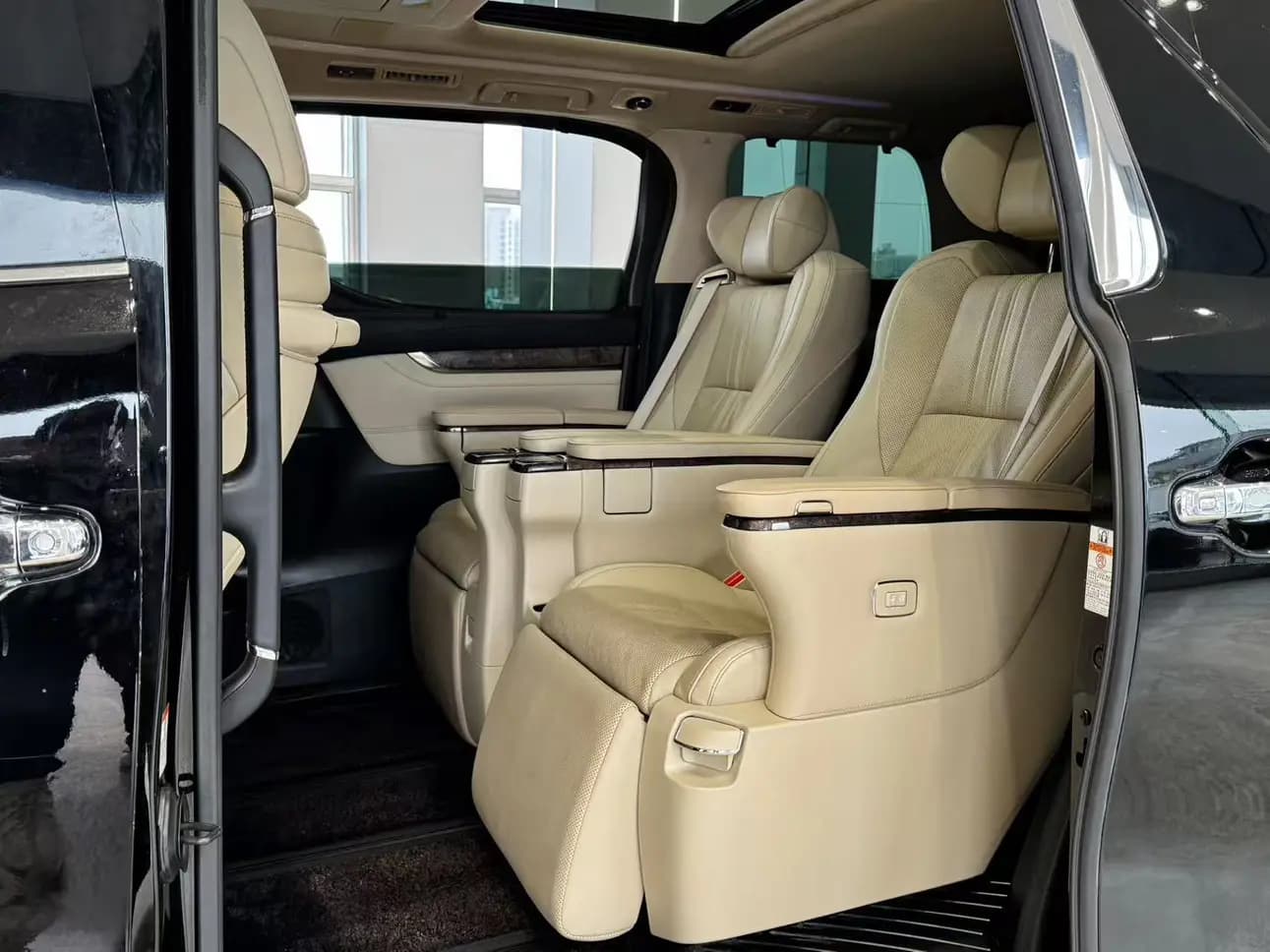 Toyota Alphard 2021 г. 70004 км. — фото 10