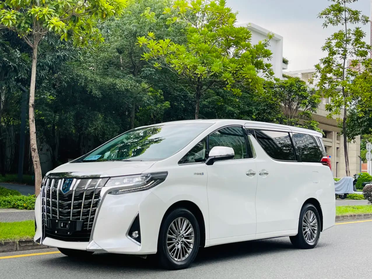 Toyota Alphard 2022 г. 120005 км.