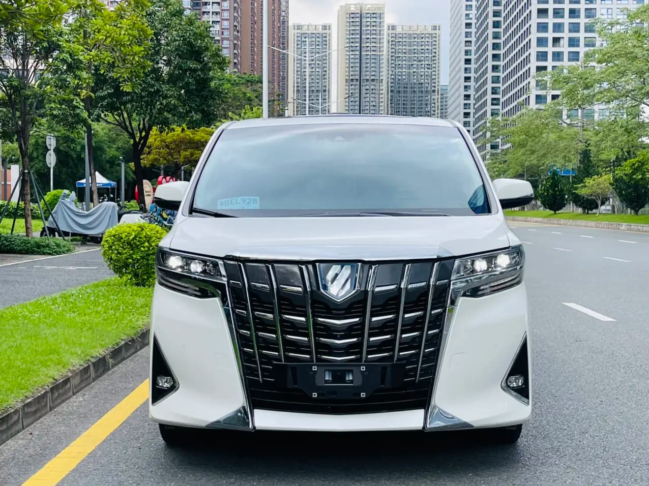 Toyota Alphard 2022 г. 120005 км. — фото 2