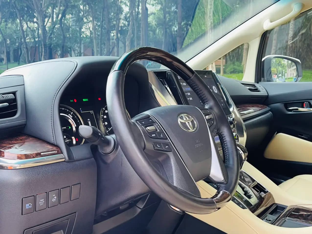 Toyota Alphard 2022 г. 120005 км. — фото 13