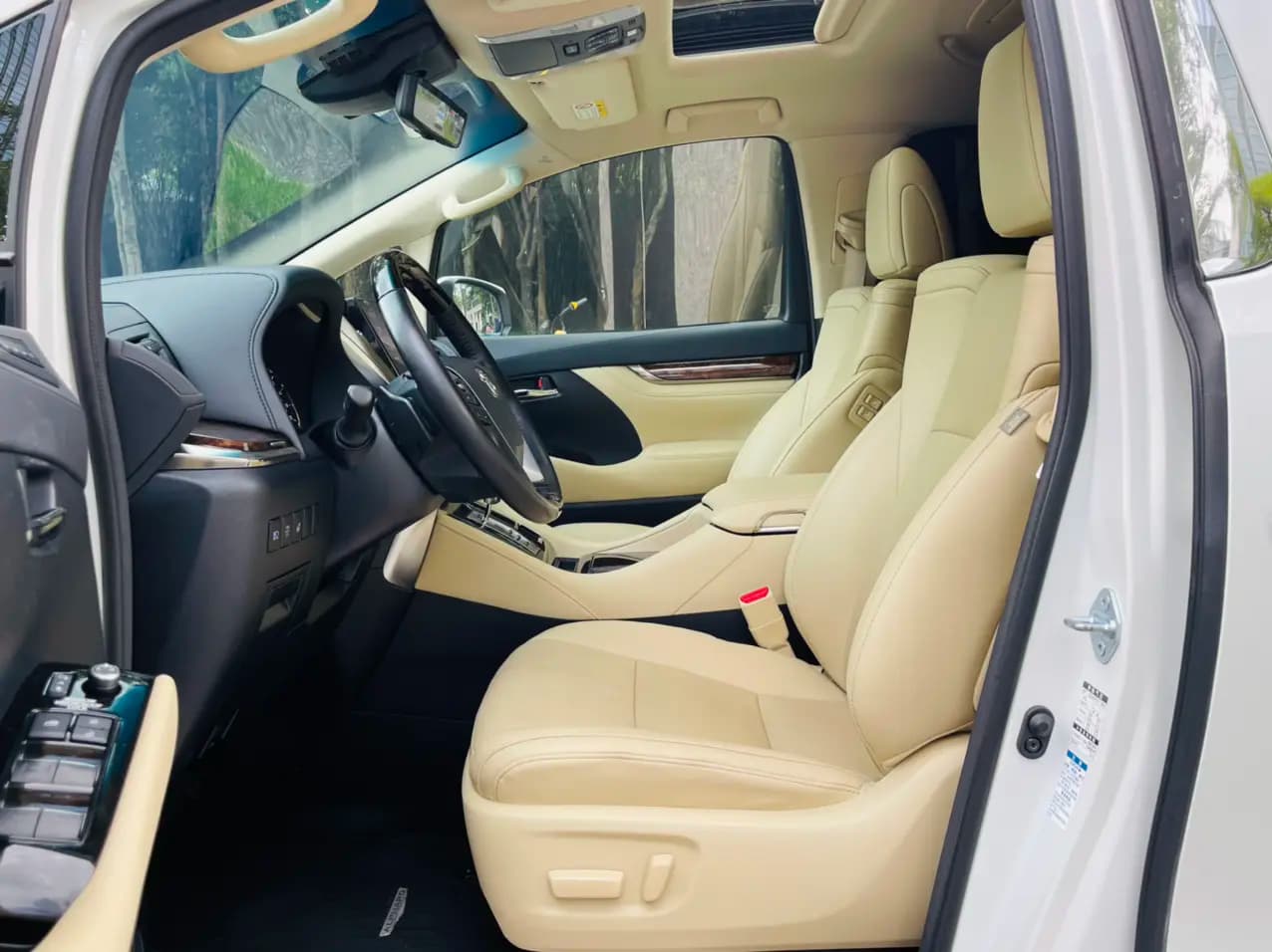 Toyota Alphard 2022 г. 120005 км. — фото 14
