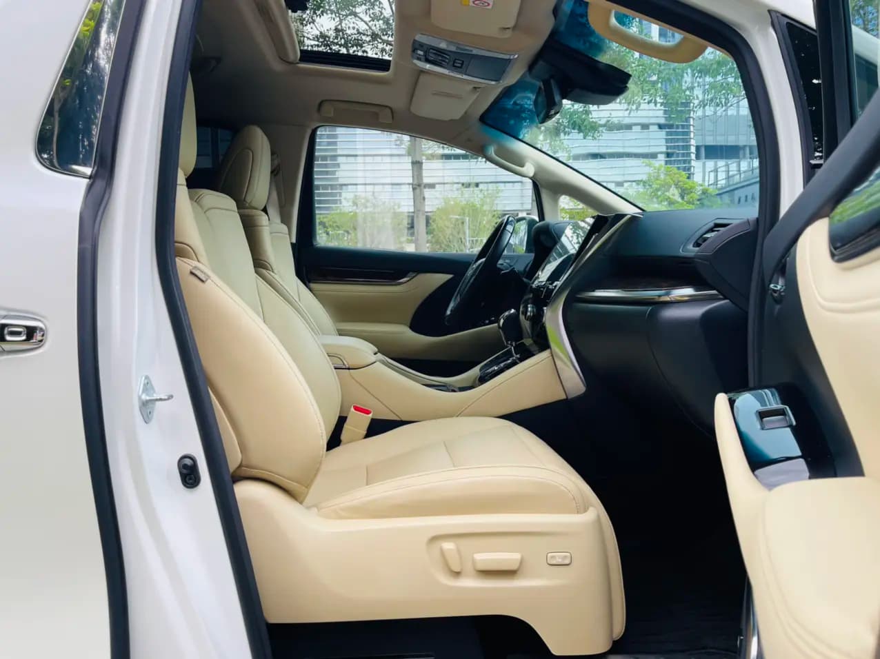 Toyota Alphard 2022 г. 120005 км. — фото 15